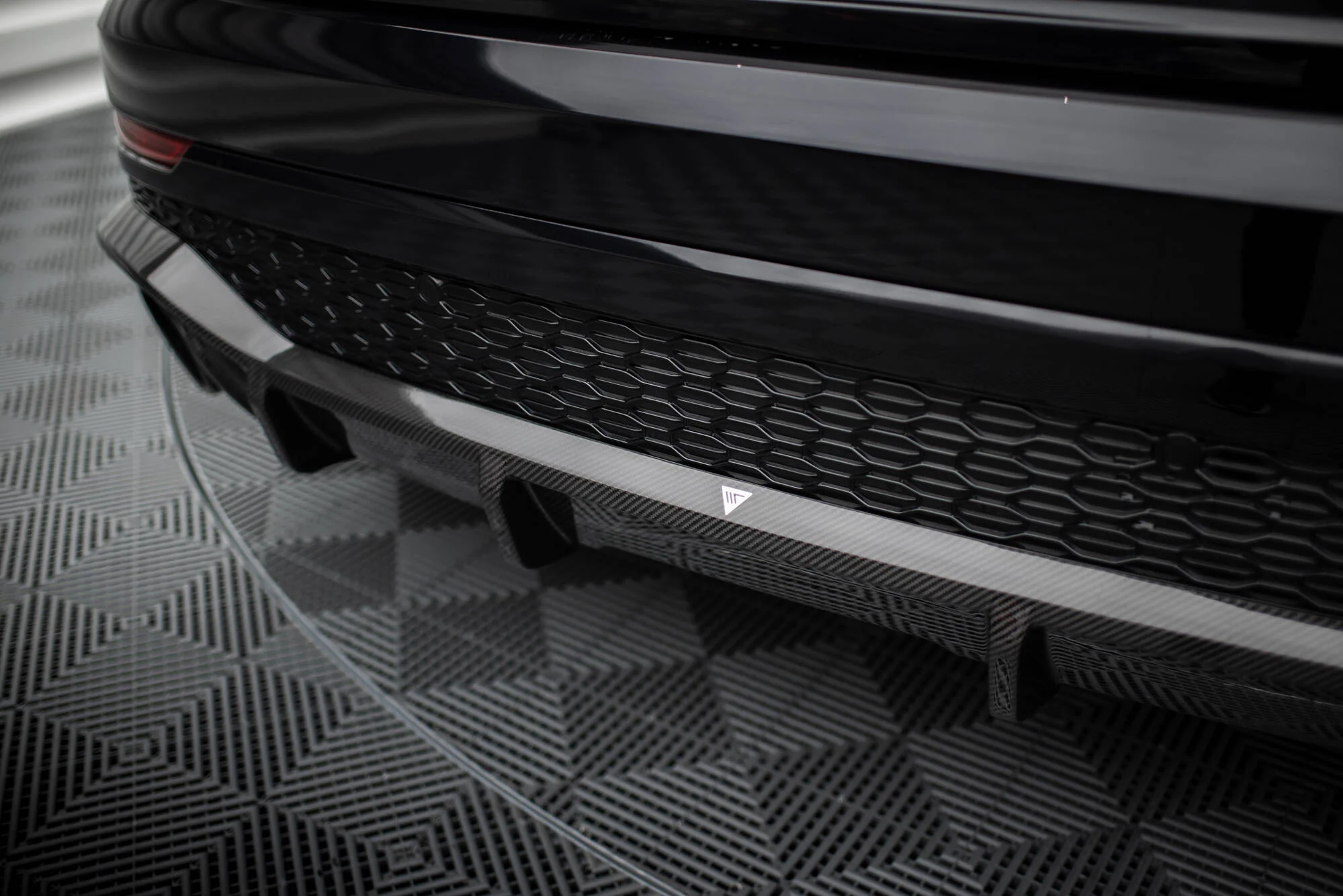 CARBON FIBER REAR DIFFUSER AUDI RSQ8 MK1 - Image 8