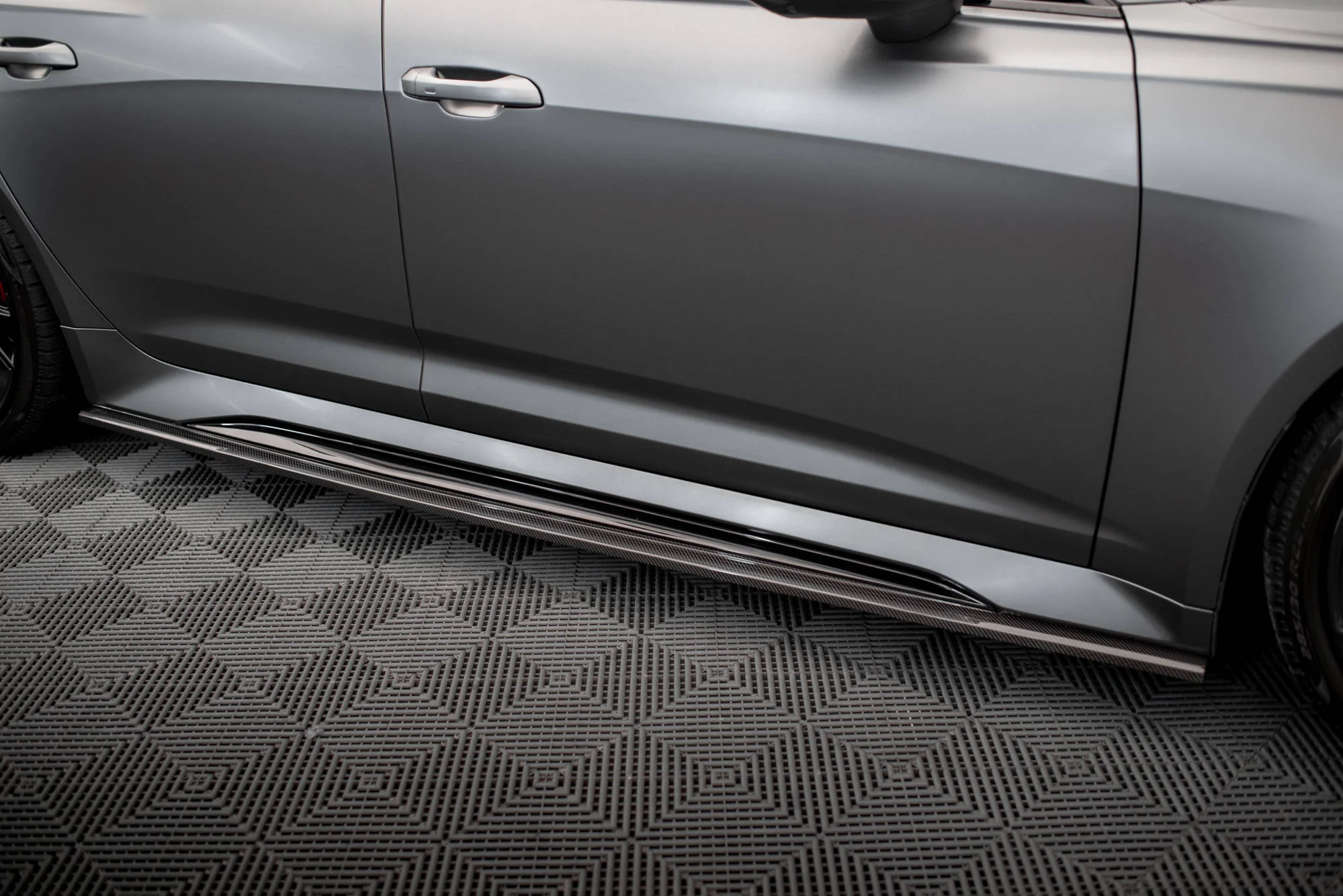 CARBON FIBER SIDE SKIRTS AUDI RS6 C8 / RS7 C8 - Image 11