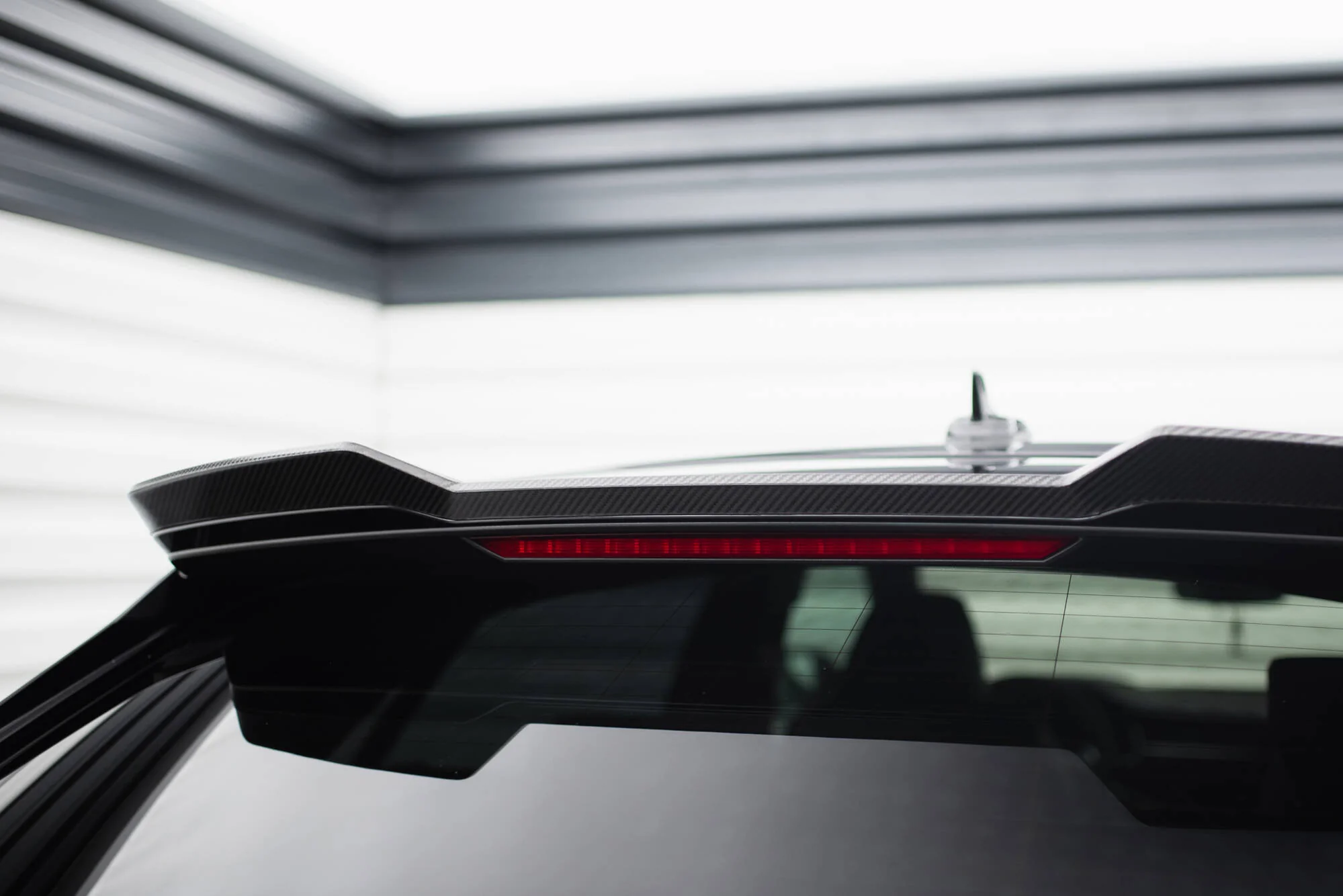 CARBON FIBER TAILGATE SPOILER (UPPER) AUDI RSQ8 MK1 - Image 4