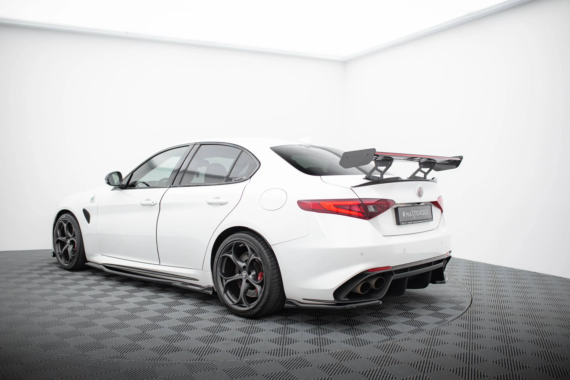 CARBON SPOILER + LED ALFA ROMEO GIULIA QUADRIFOGLIO - Image 2