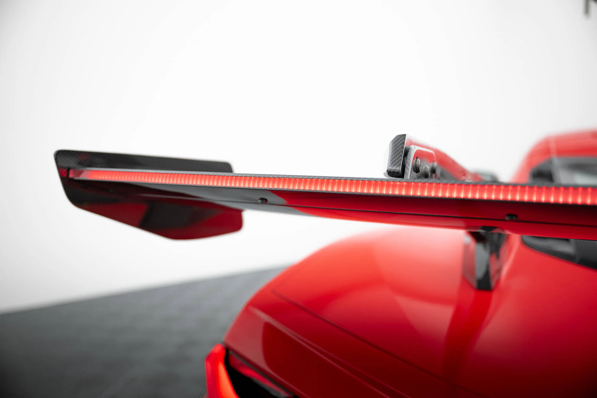 Carbon Spoiler + LED Chevrolet Corvette C8 - Image 15