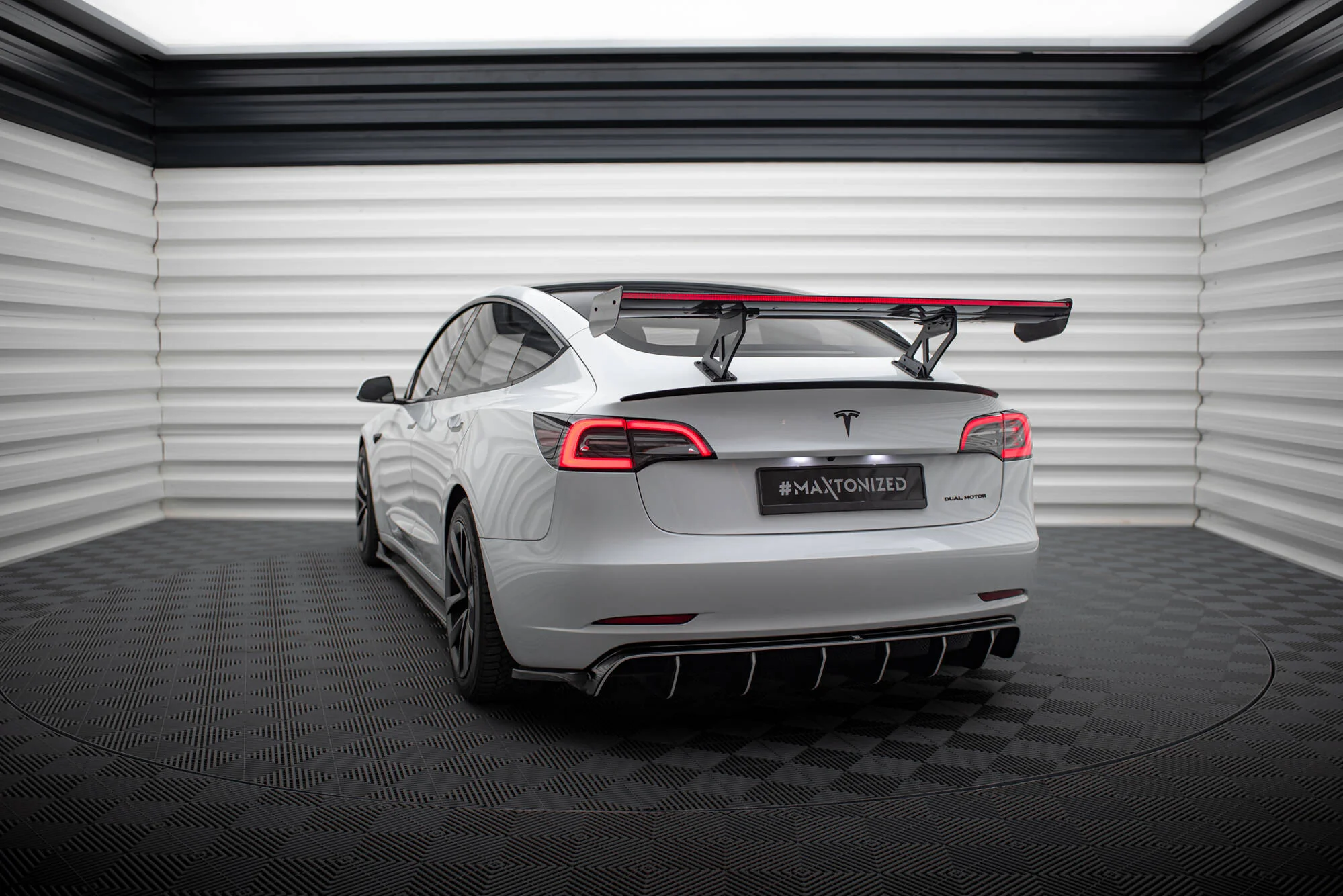 CARBON SPOILER + LED TESLA MODEL 3 - Image 7