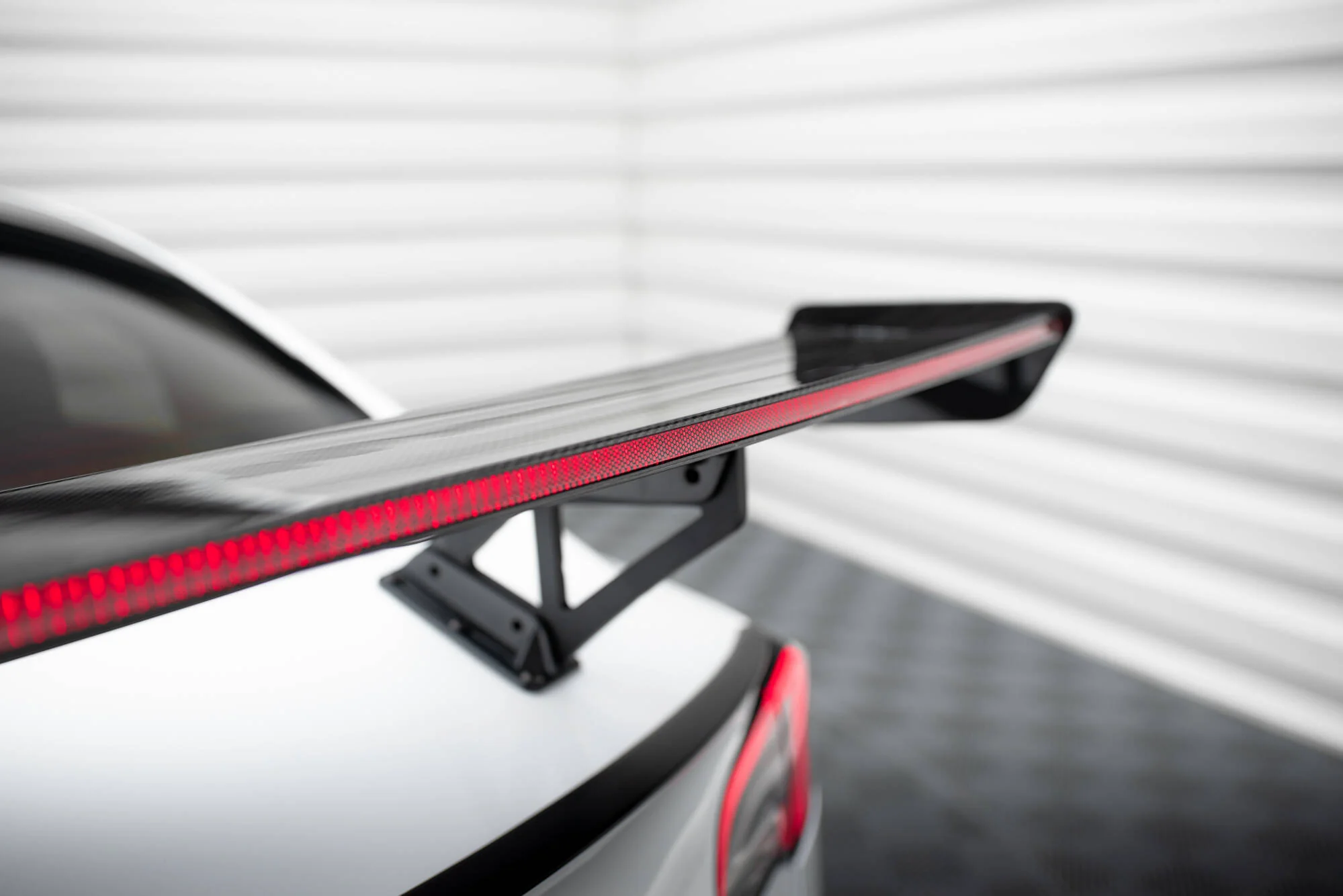 CARBON SPOILER + LED TESLA MODEL 3 - Image 9