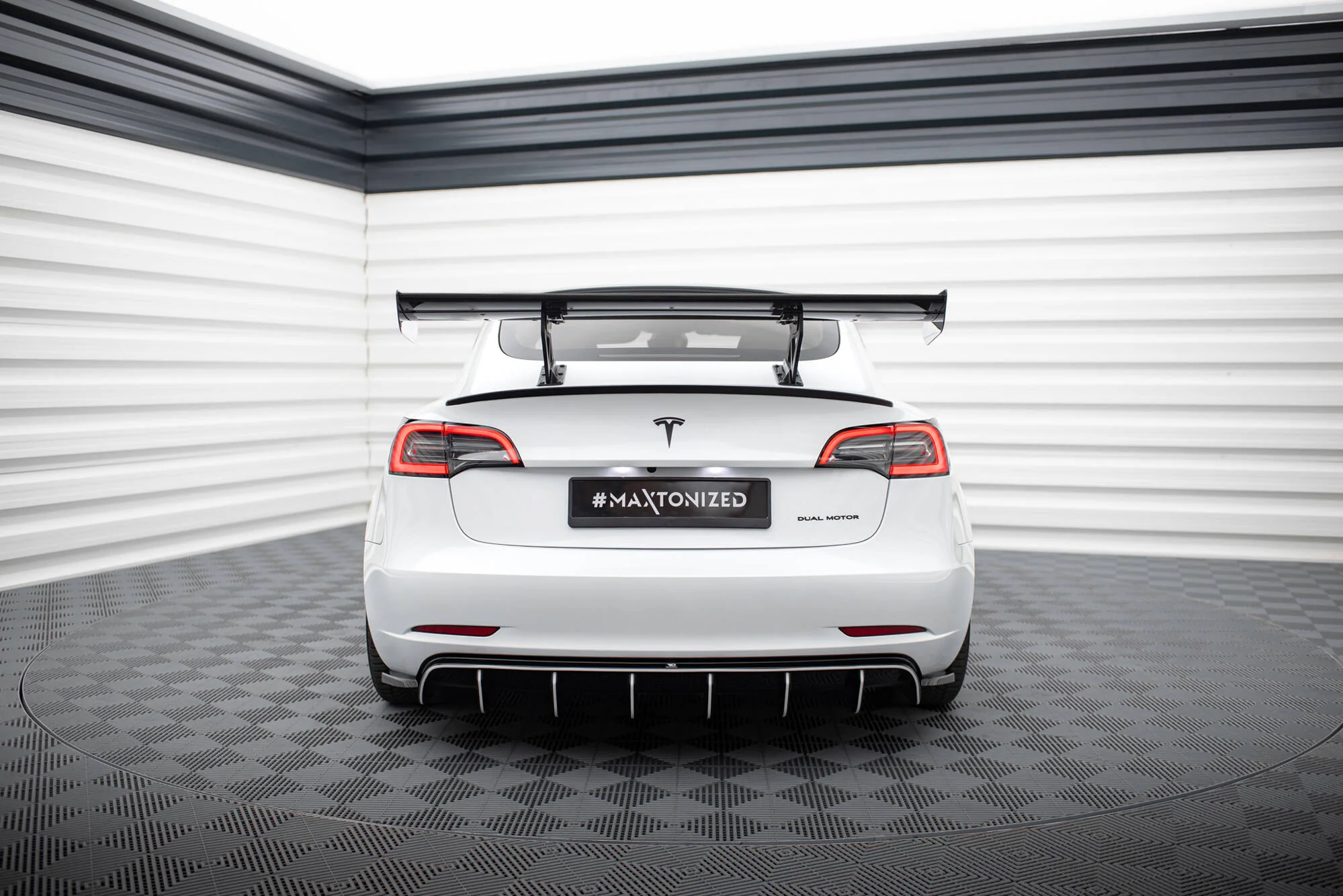 CARBON SPOILER TESLA MODEL 3 - Image 3