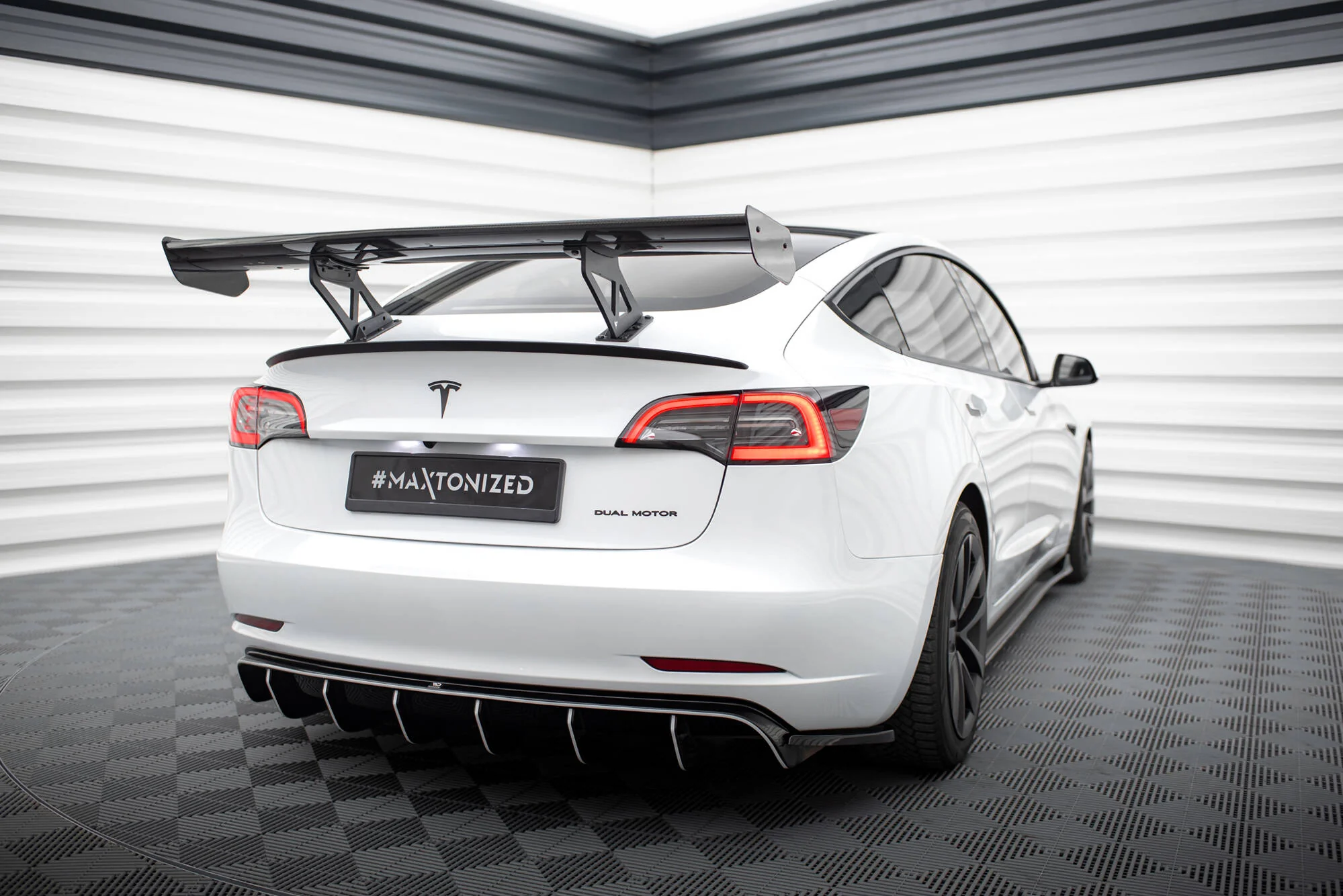 CARBON SPOILER TESLA MODEL 3 - Image 5