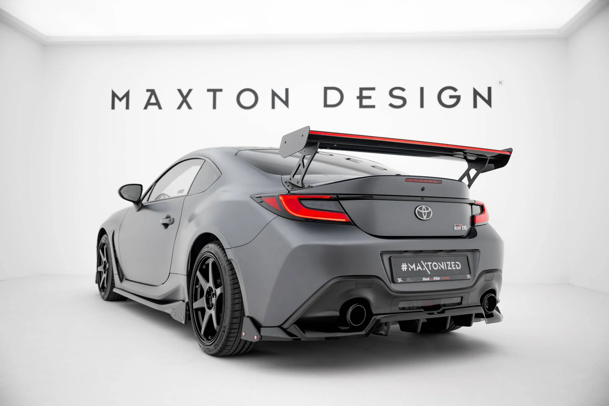 Carbon Spoiler With External Brackets Uprights + LED Toyota GR86 - Image 4