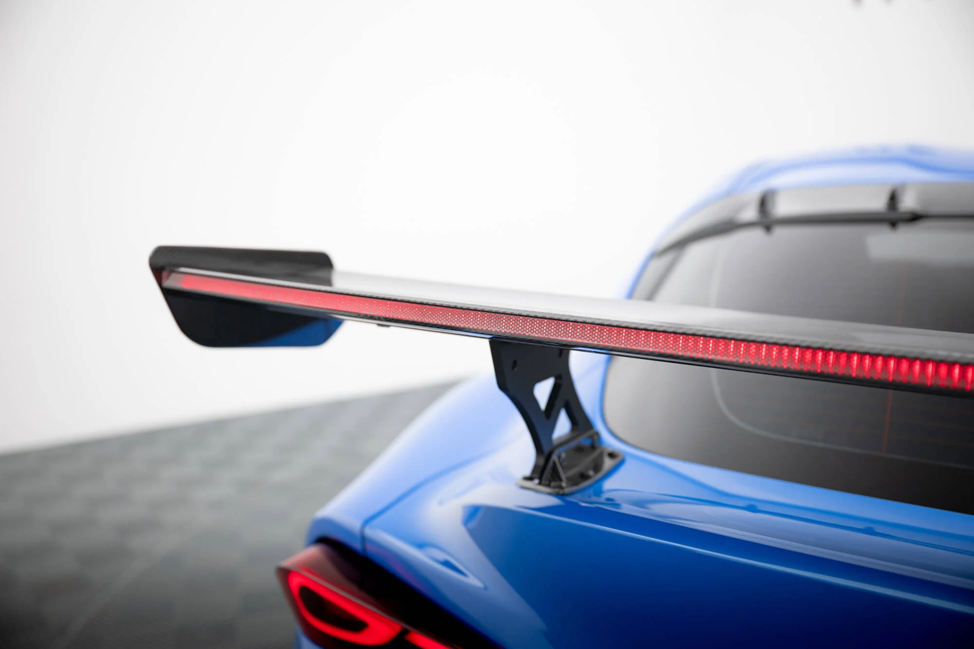 CARBON SPOILER WITH EXTERNAL BRACKETS UPRIGHTS + LED TOYOTA SUPRA MK5 - Image 15