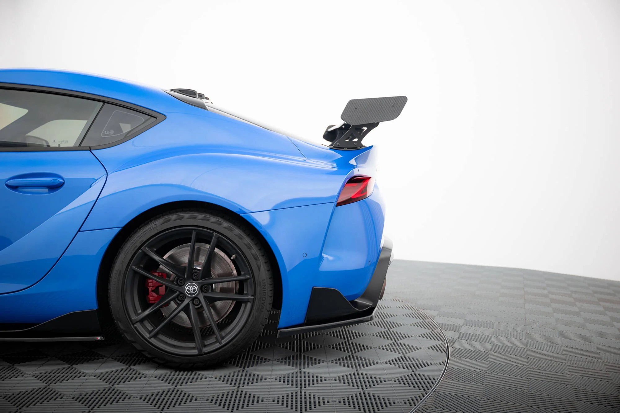 CARBON SPOILER WITH EXTERNAL BRACKETS UPRIGHTS TOYOTA SUPRA MK5 - Image 6