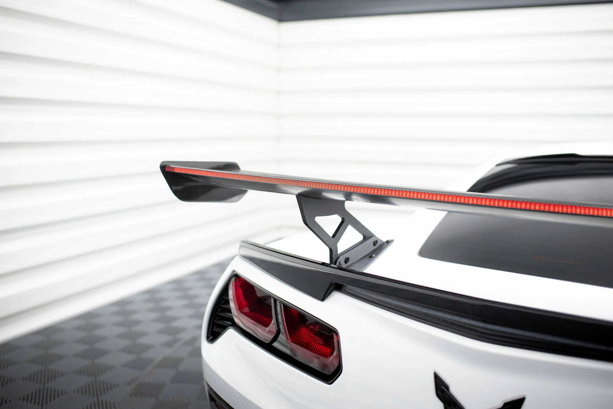 Carbon Spoiler With Internal Brackets Uprights + LED Chevrolet Corvette Stingray / Grand Sport C7 - Image 3