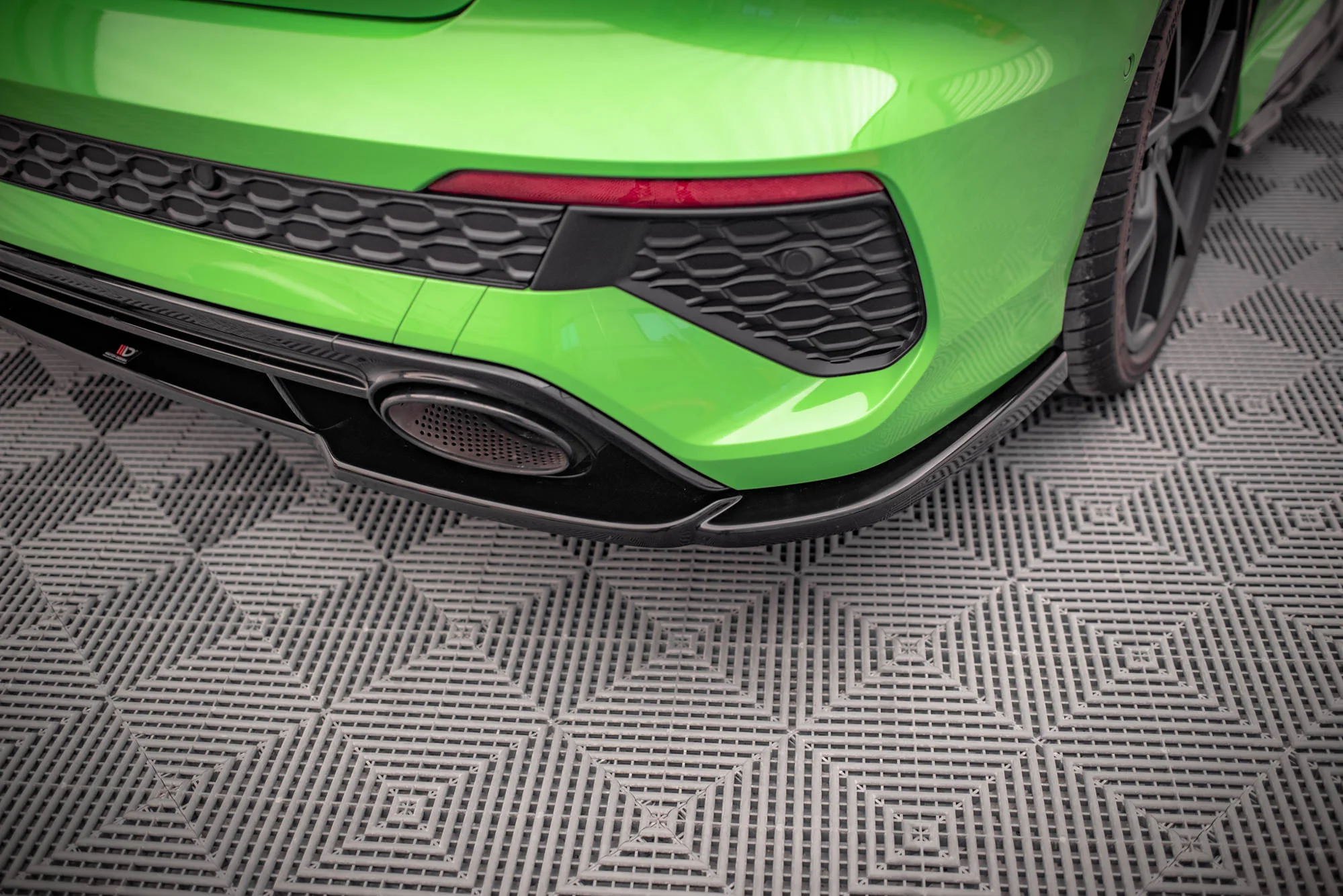 CENTRAL REAR SPLITTER AUDI RS3 SEDAN 8Y - Image 4