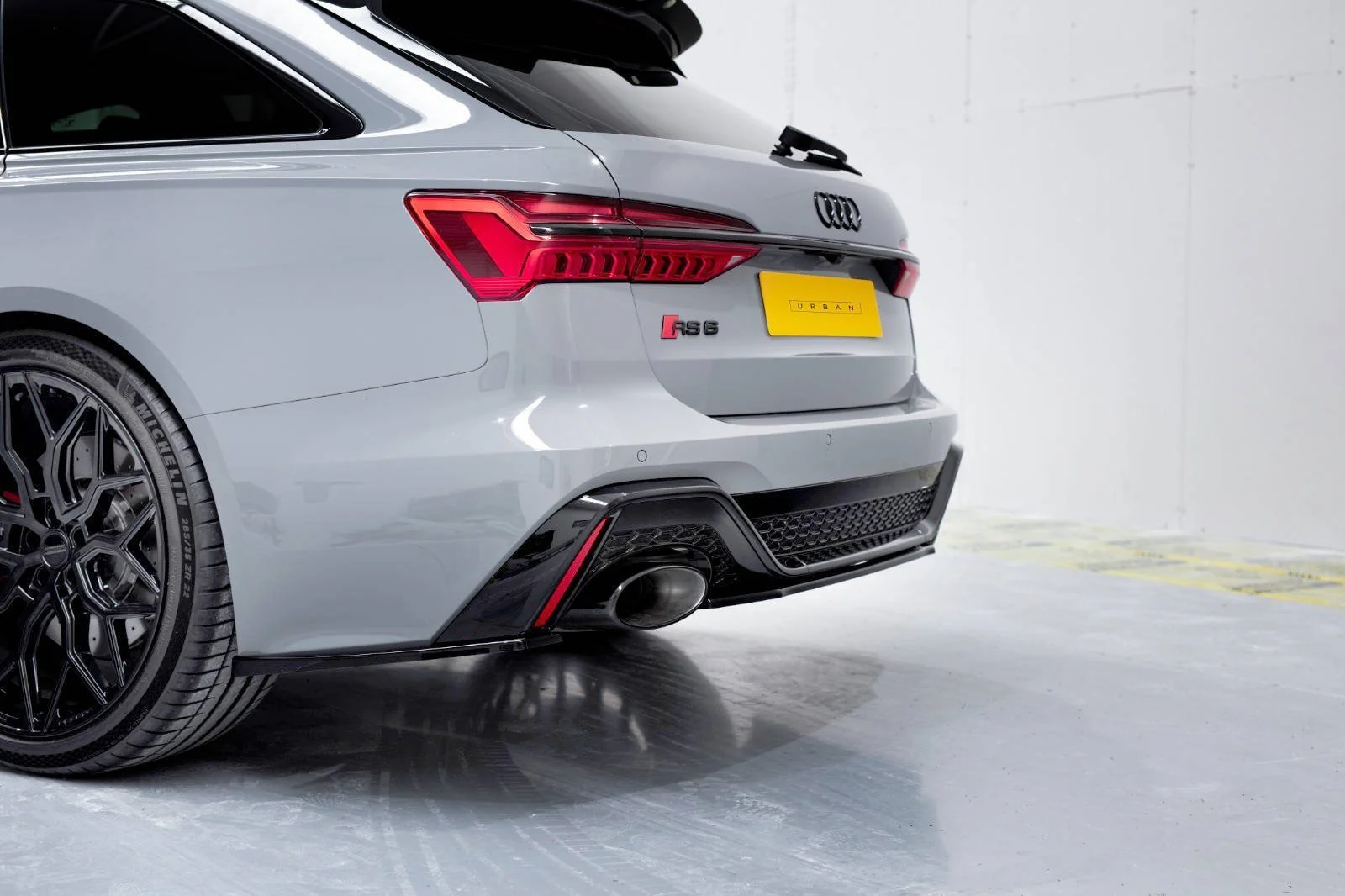 CENTRAL REAR SPLITTER AUDI RS6 C8 - Image 6