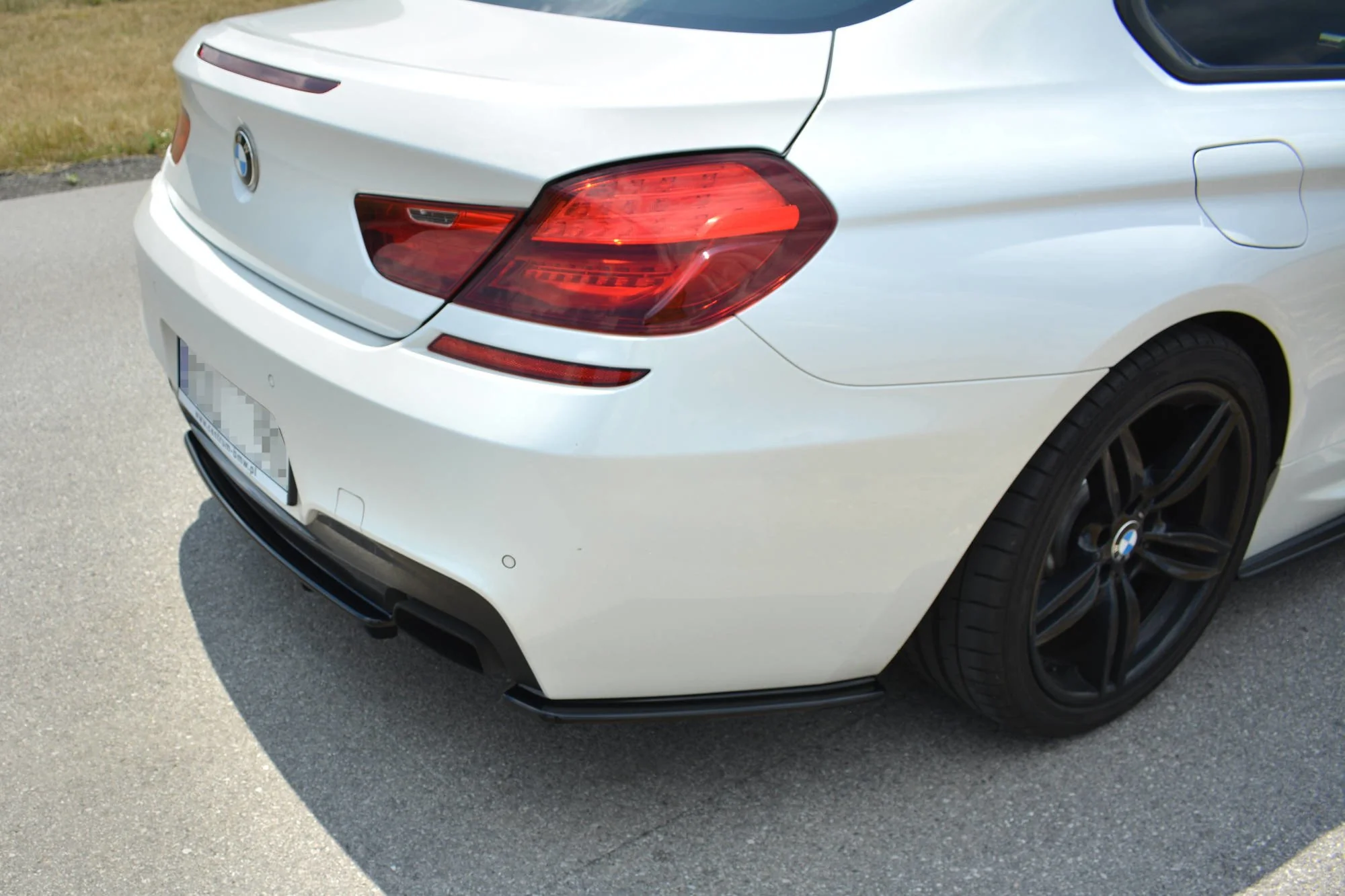 CENTRAL REAR SPLITTER BMW 6 GRAN COUPÉ MPACK (WITH A VERTICAL BAR) - Image 8