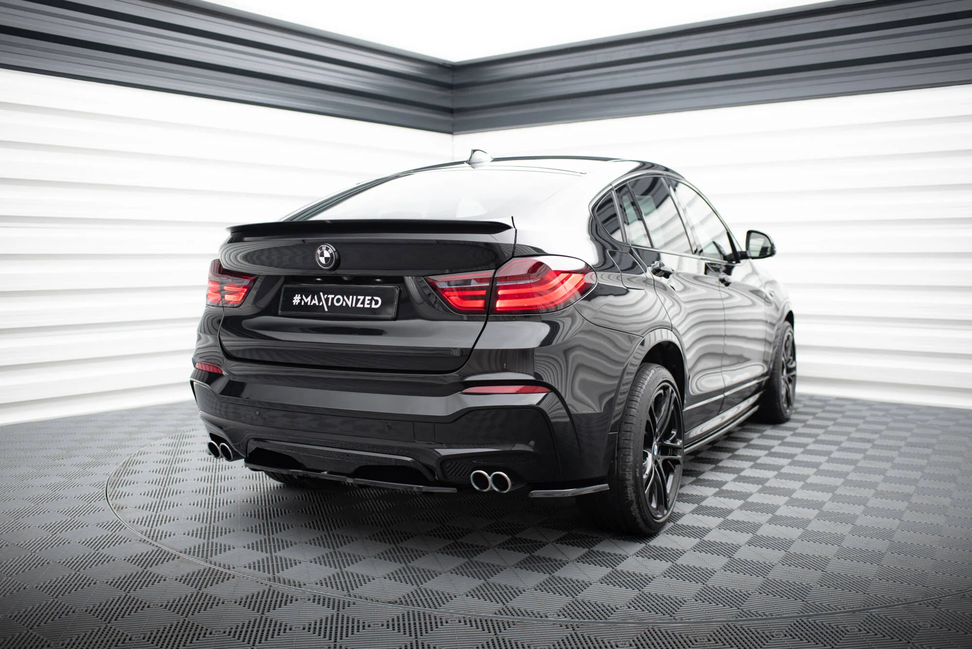 CENTRAL REAR SPLITTER BMW X4 M-PACK (WITH A VERTICAL BAR) - Image 3