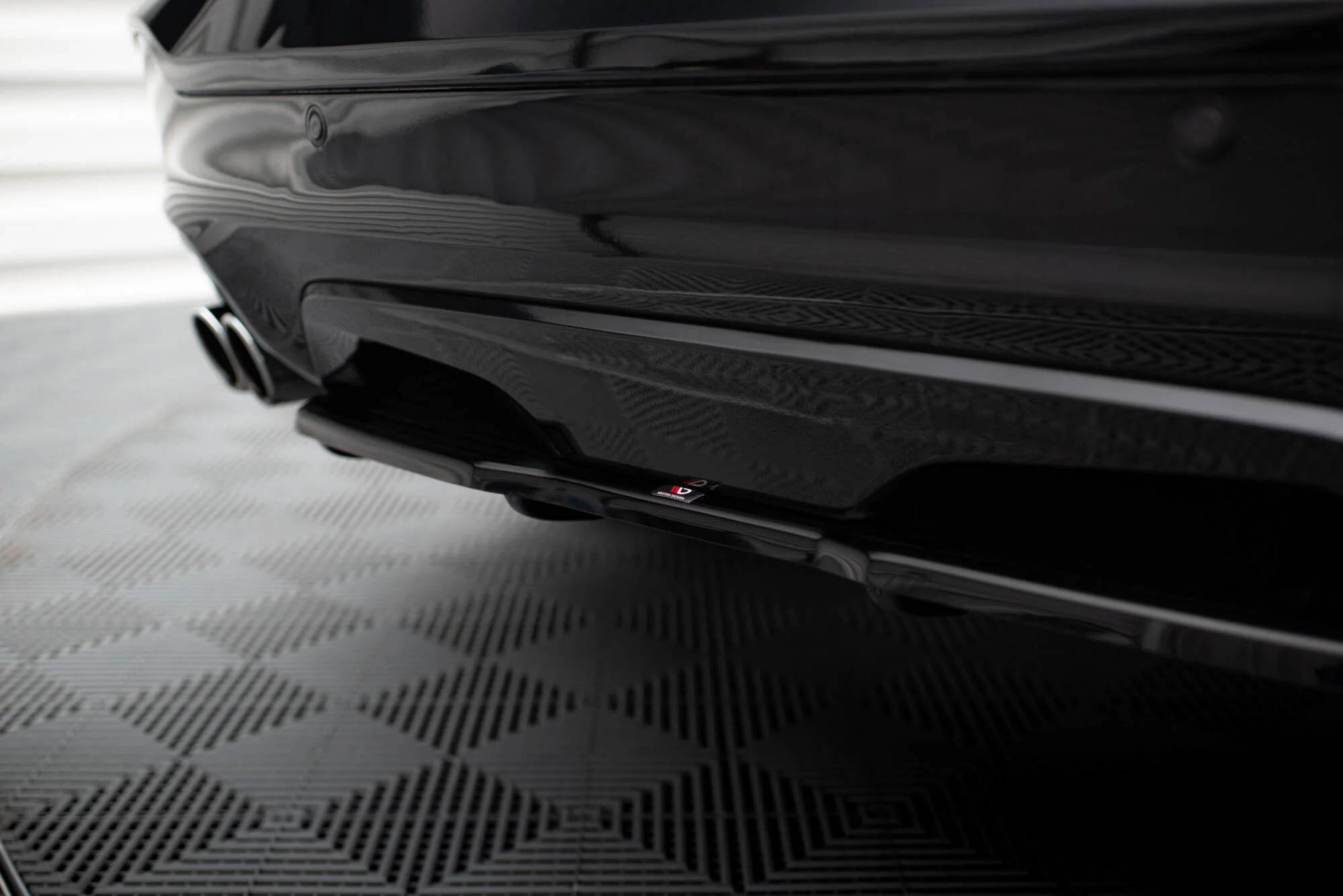 CENTRAL REAR SPLITTER BMW X4 M-PACK (WITH A VERTICAL BAR) - Image 4