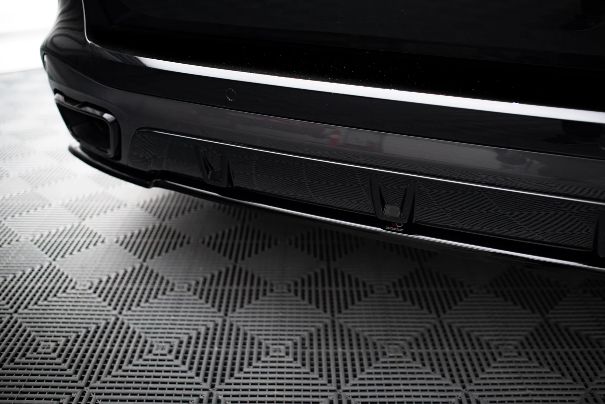 CENTRAL REAR SPLITTER BMW X5 G05 M-PACK - Image 4