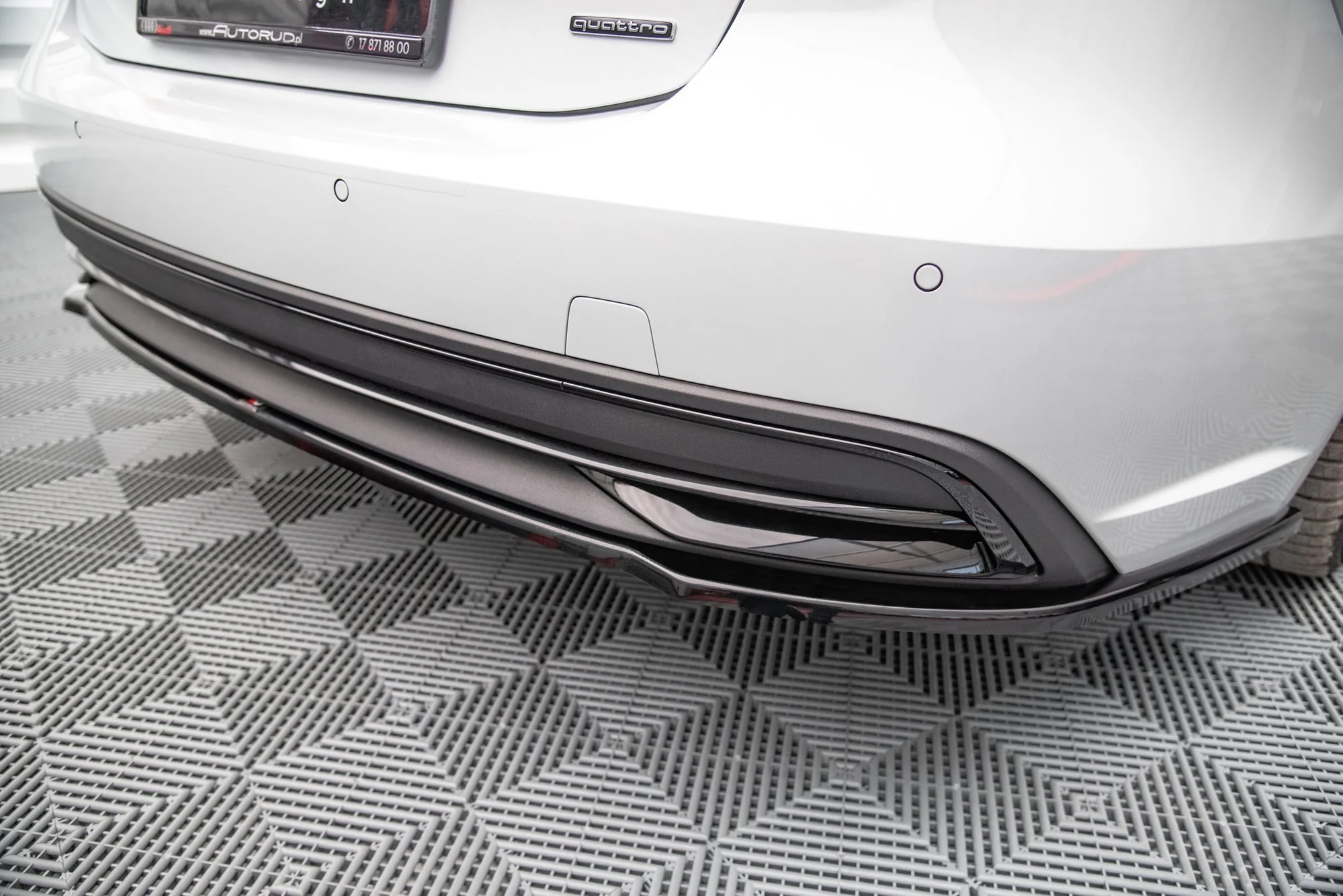 CENTRAL REAR SPLITTER FOR AUDI A7 C8 - Image 3