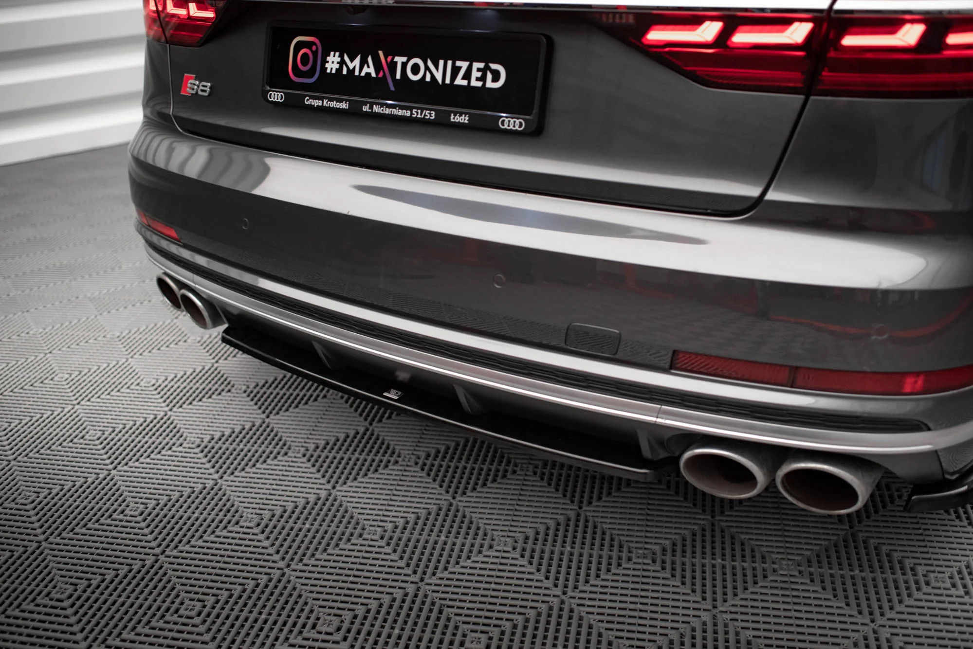 CENTRAL REAR SPLITTER FOR AUDI S8 D5 - Image 3