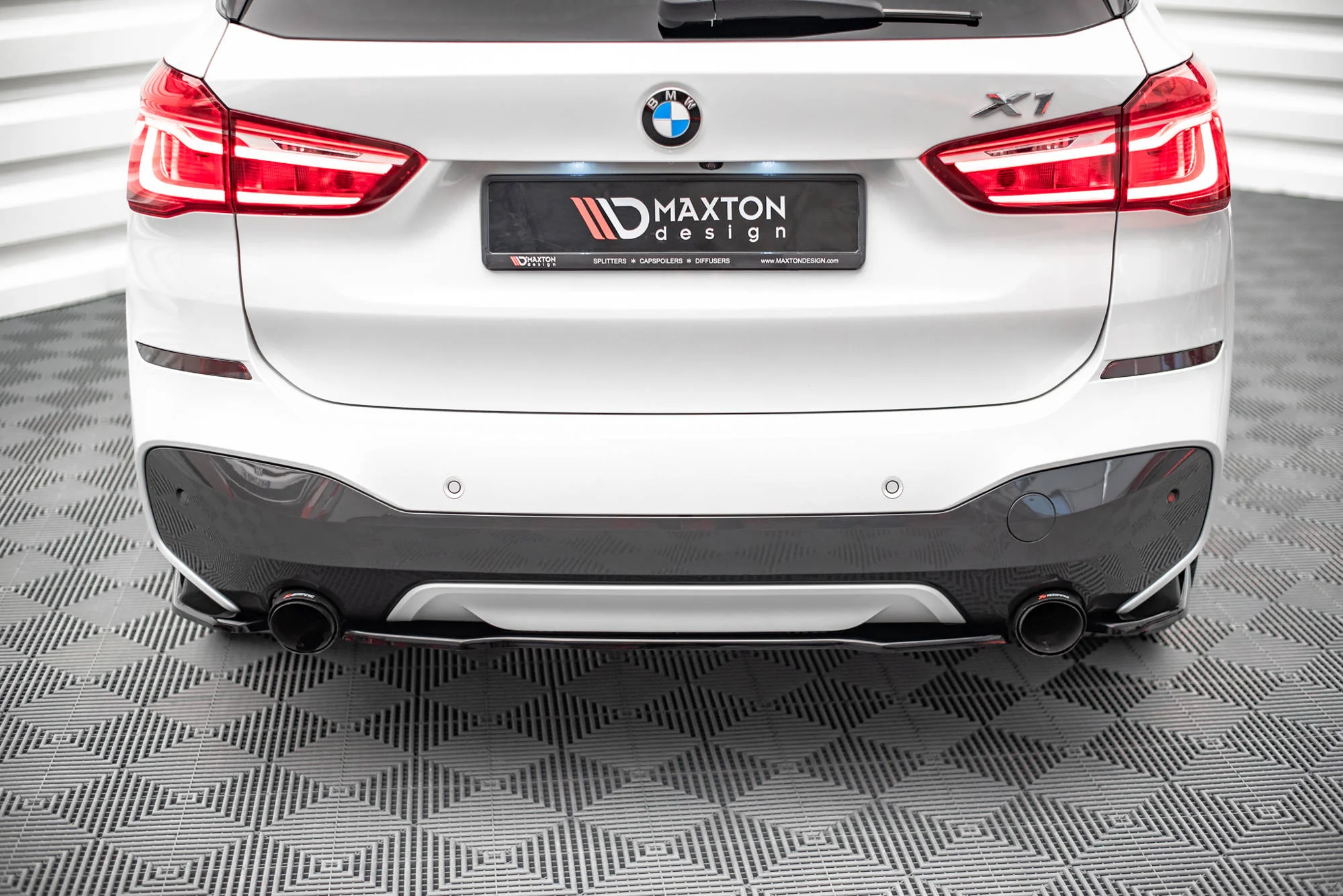 CENTRAL REAR SPLITTER FOR BMW X1 M-PACK F48 - Image 3