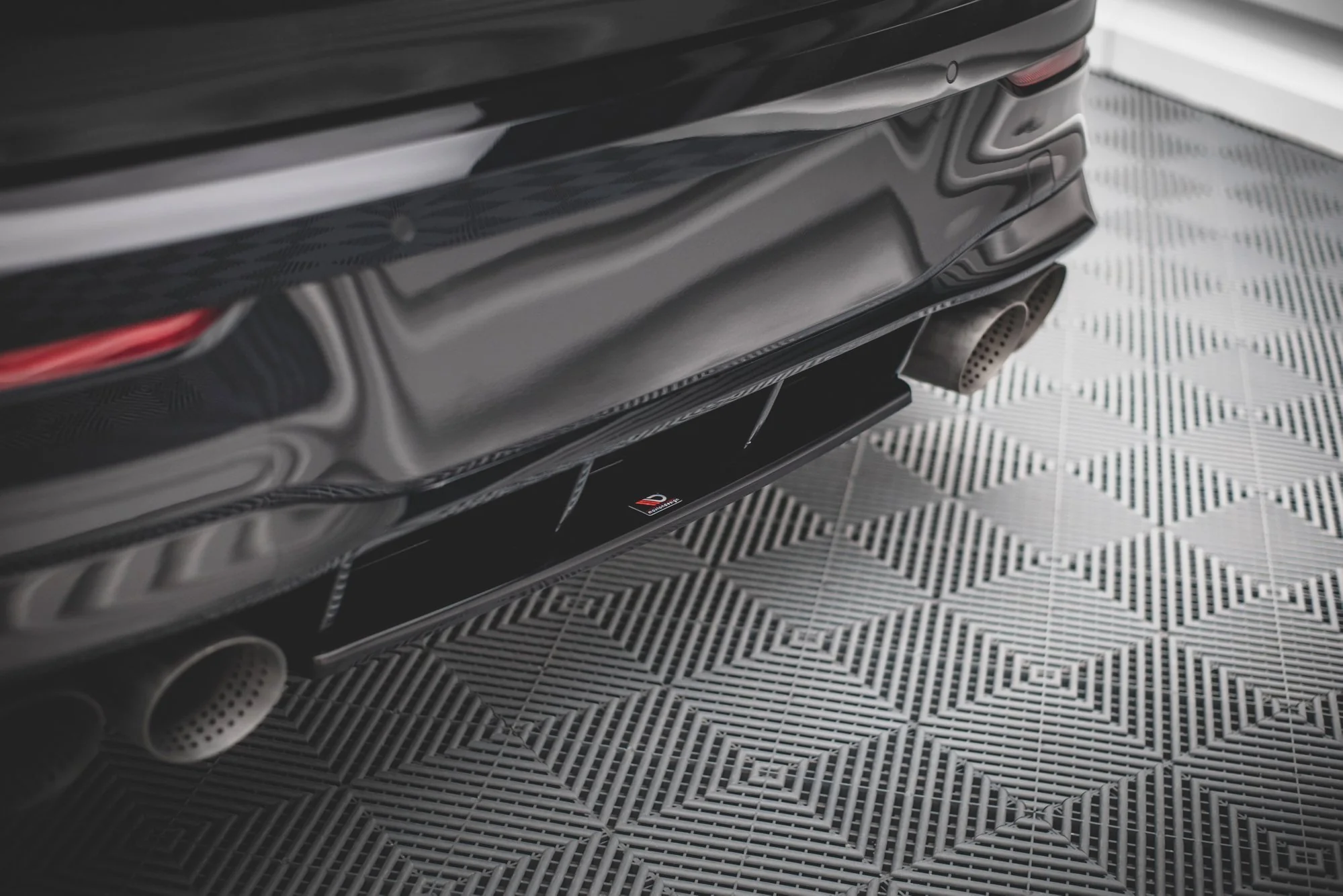 CENTRAL REAR SPLITTER FOR VOLKSWAGEN GOLF R MK8 - Image 4