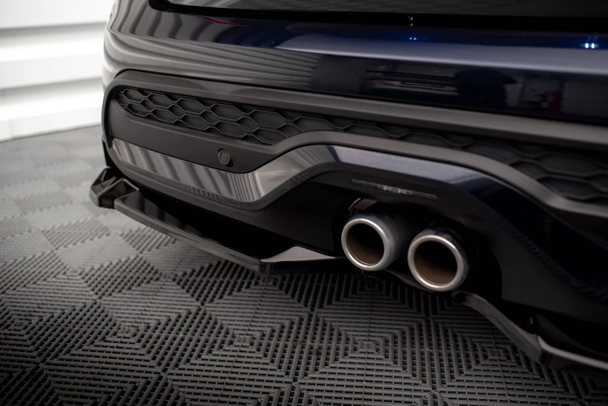 CENTRAL REAR SPLITTER MINI COOPER S F56 FACELIFT - Image 2