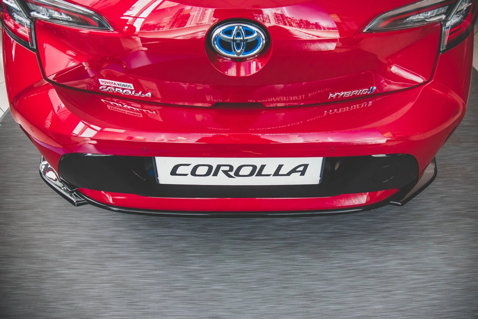 CENTRAL REAR SPLITTER TOYOTA COROLLA XII HATCHBACK - Image 2