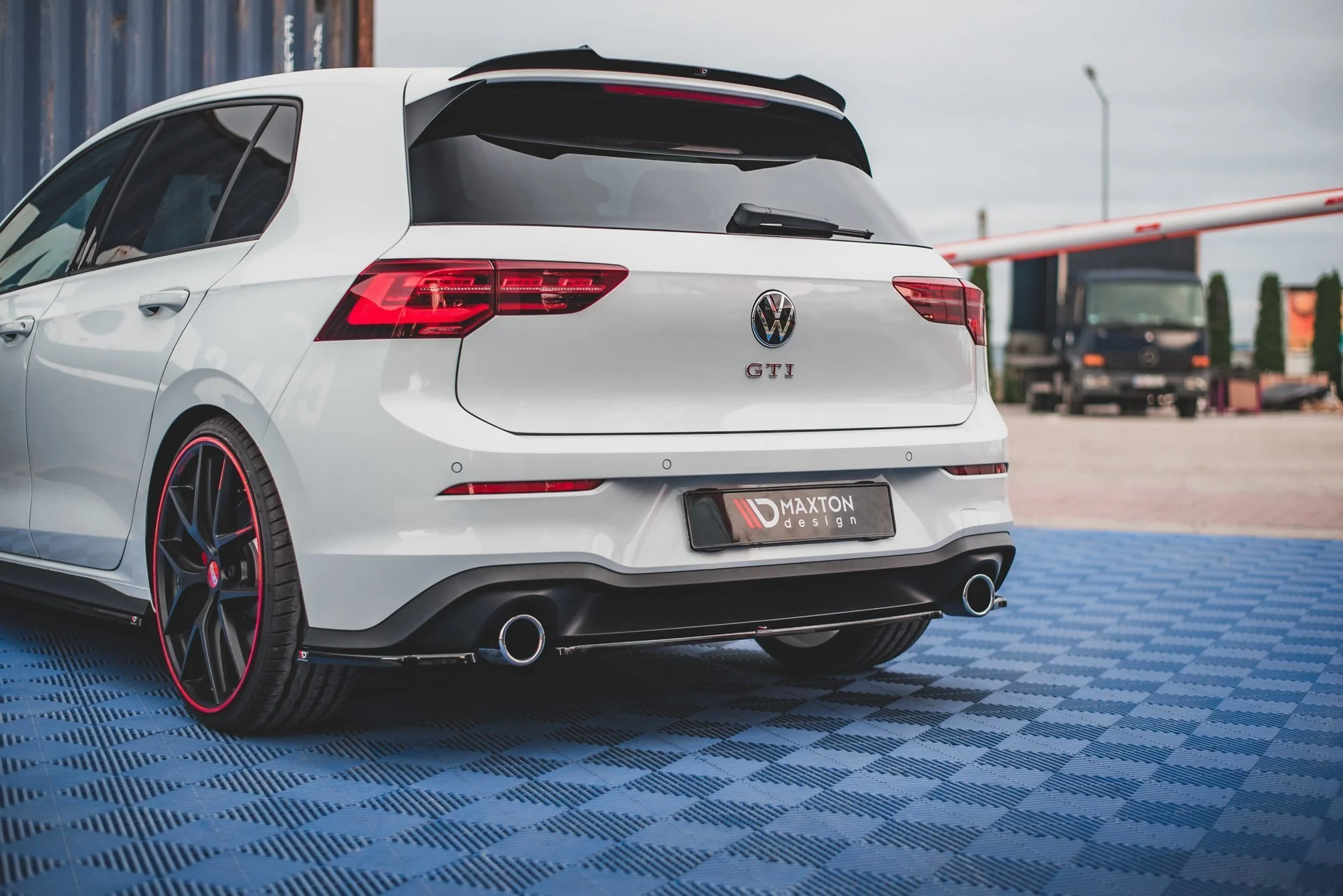 CENTRAL REAR SPLITTER VOLKSWAGEN GOLF 8 GTI - Image 10