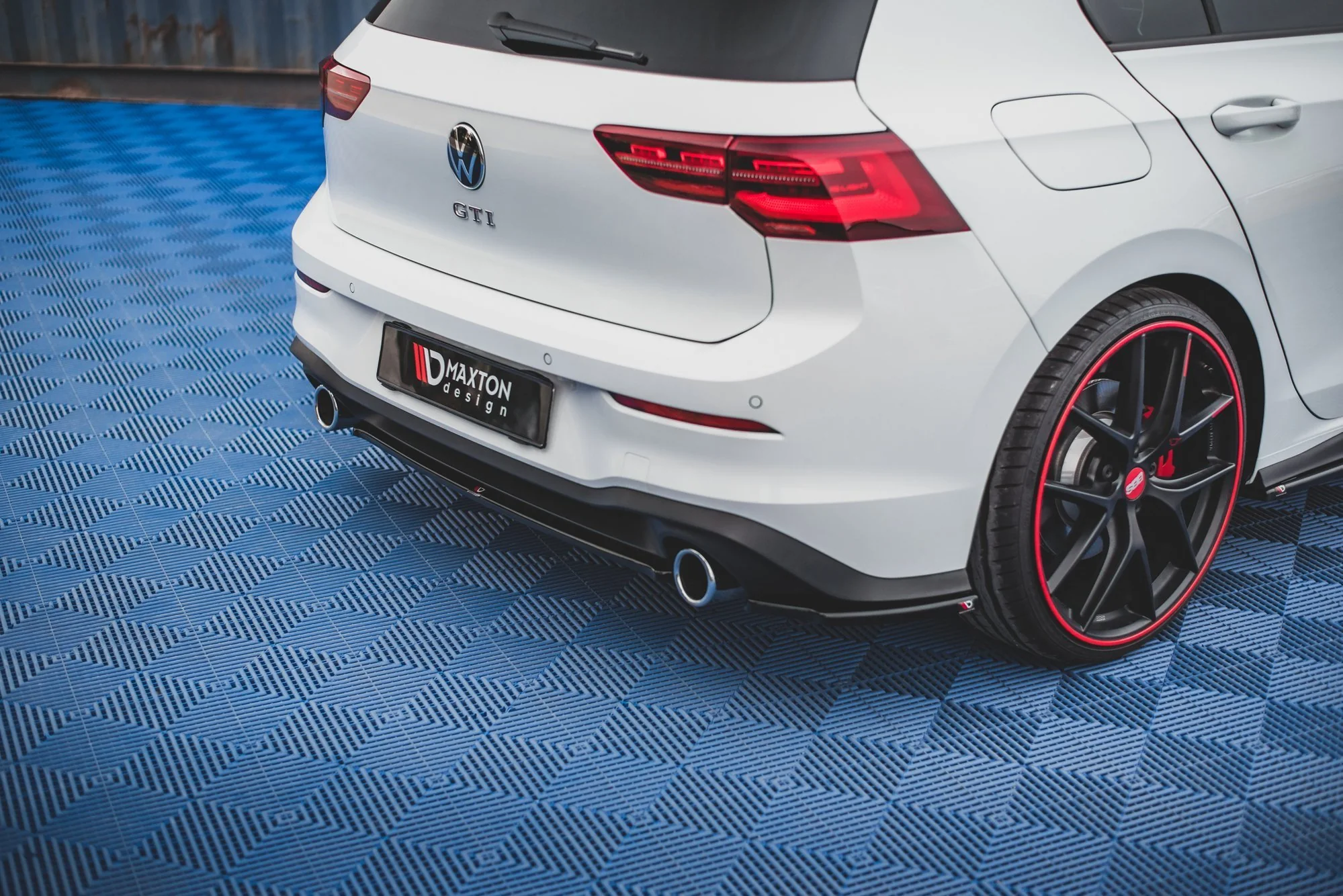 CENTRAL REAR SPLITTER VOLKSWAGEN GOLF 8 GTI - Image 6