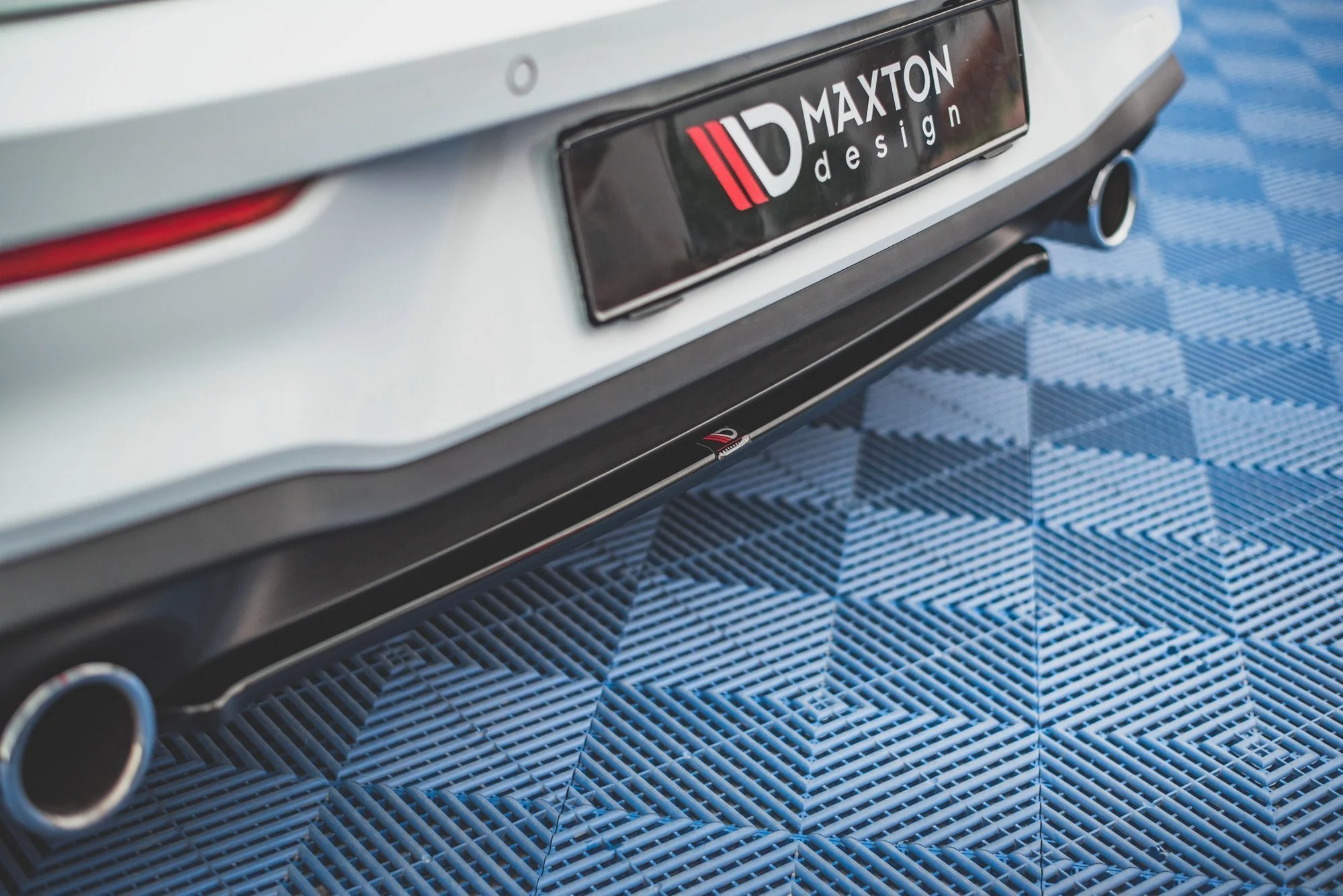 CENTRAL REAR SPLITTER VOLKSWAGEN GOLF 8 GTI - Image 9