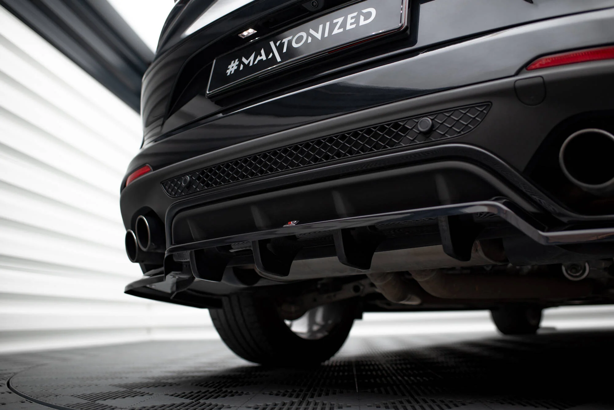 CENTRAL REAR SPLITTER (WITH VERTICAL BARS) ALFA ROMEO STELVIO QUADRIFOGLIO MK1 - Image 3