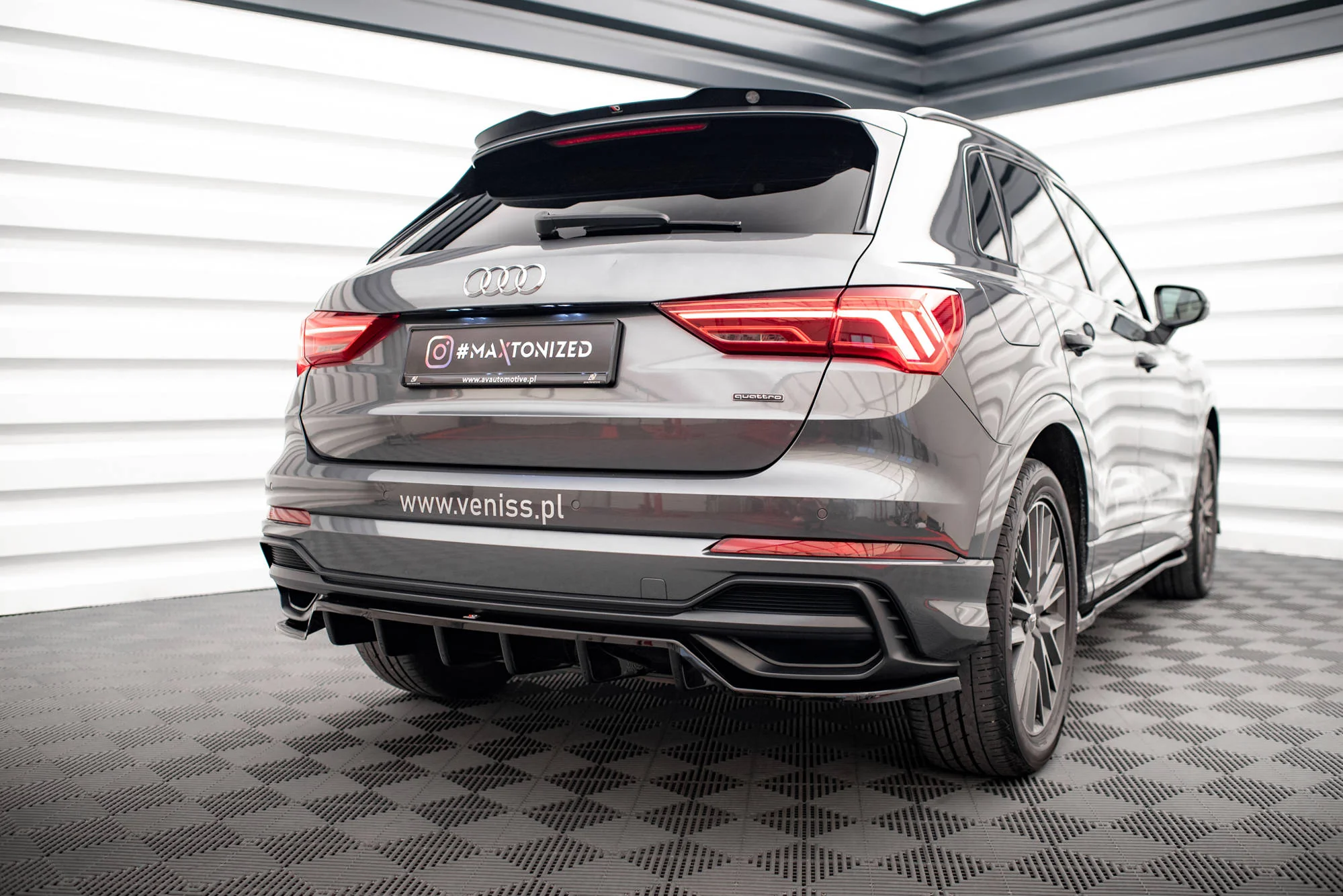 CENTRAL REAR SPLITTER (WITH VERTICAL BARS) AUDI Q3 S-LINE F3 - Image 2