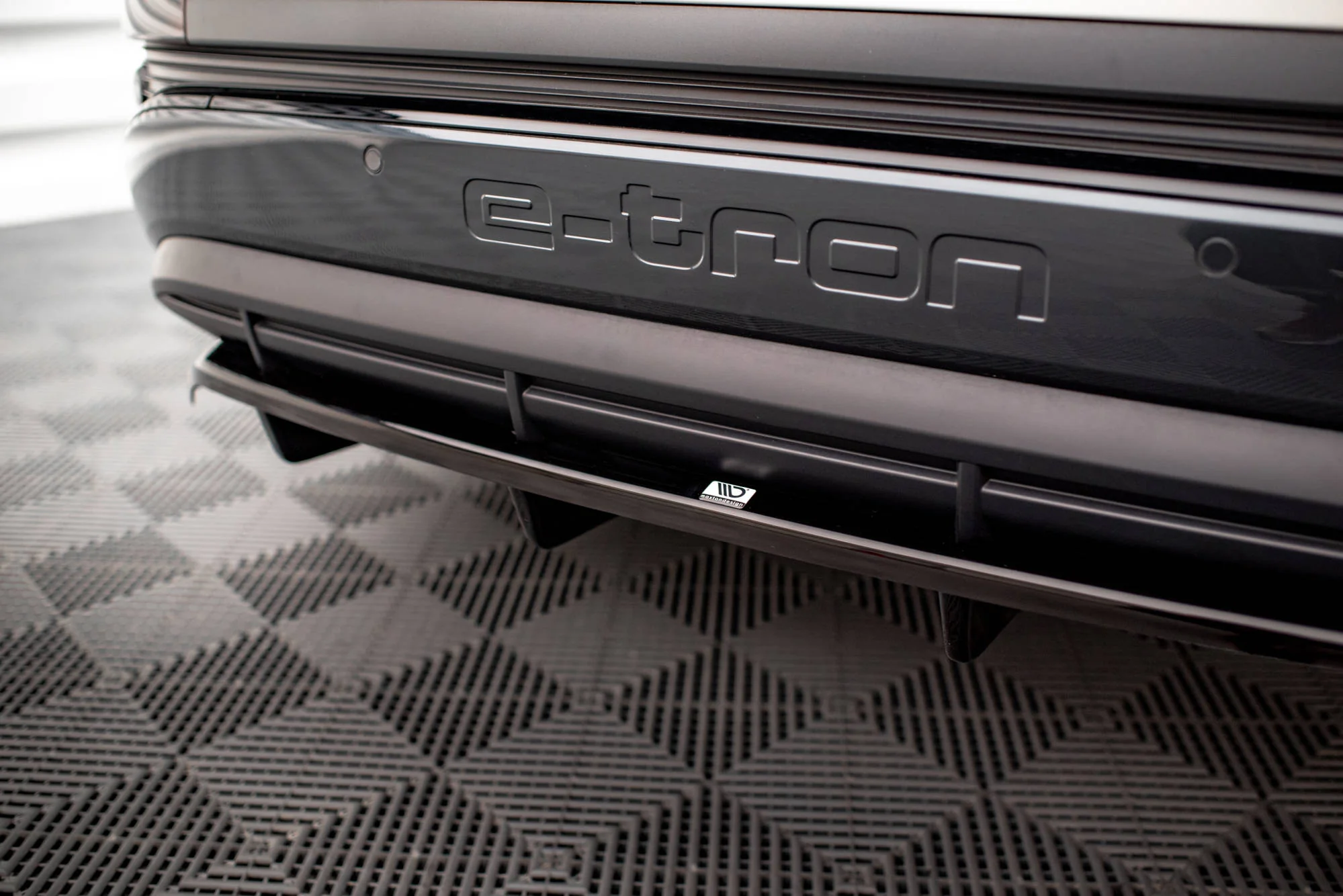 CENTRAL REAR SPLITTER (WITH VERTICAL BARS) AUDI Q4 E-TRON SPORTBACK MK1 - Image 4