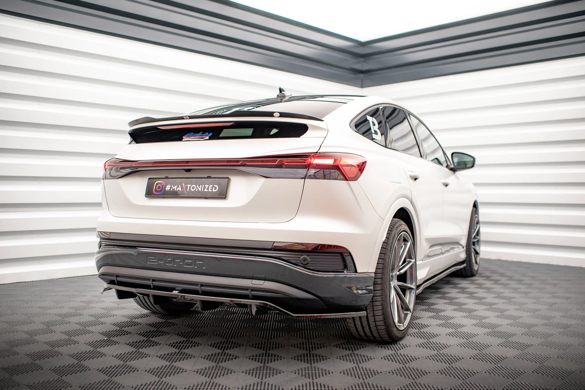 CENTRAL REAR SPLITTER (WITH VERTICAL BARS) AUDI Q4 E-TRON SPORTBACK MK1 - Image 6