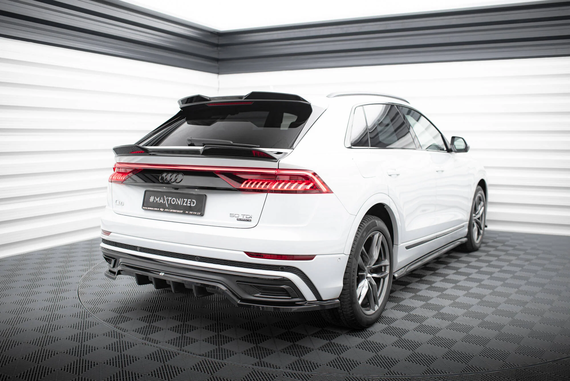 CENTRAL REAR SPLITTER (WITH VERTICAL BARS) AUDI Q8 S-LINE MK1 - Image 2