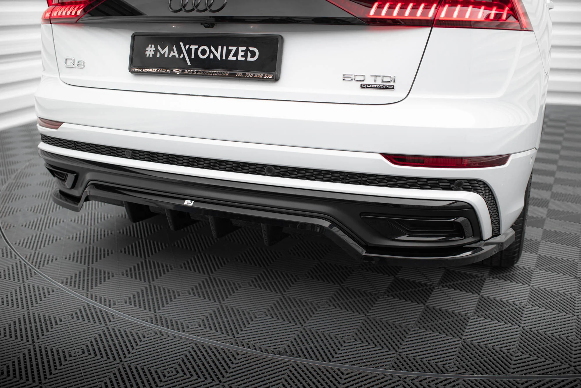 CENTRAL REAR SPLITTER (WITH VERTICAL BARS) AUDI Q8 S-LINE MK1 - Image 3
