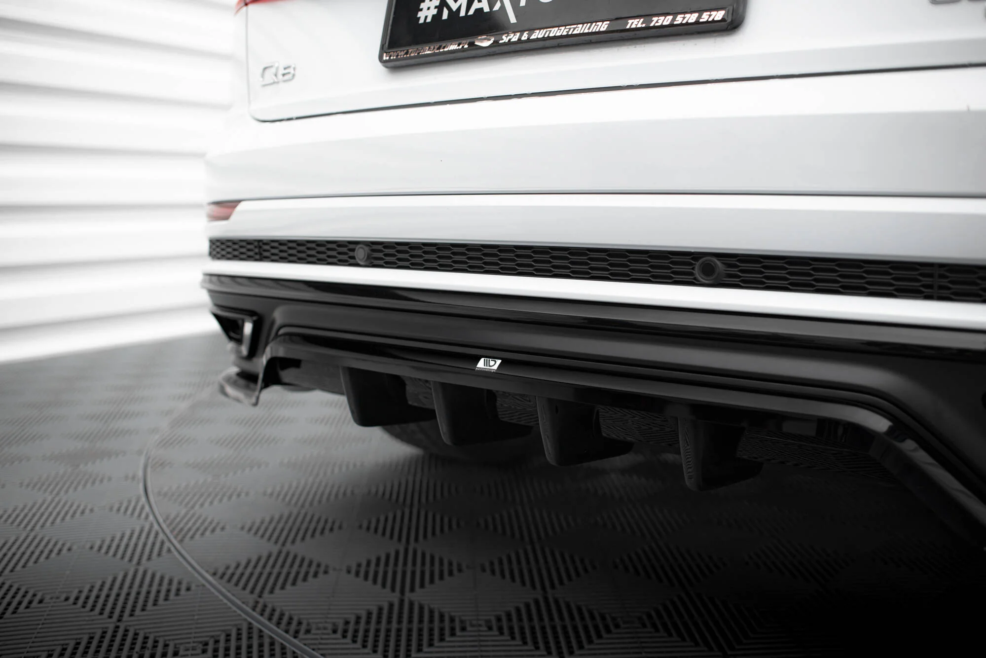 CENTRAL REAR SPLITTER (WITH VERTICAL BARS) AUDI Q8 S-LINE MK1 - Image 4