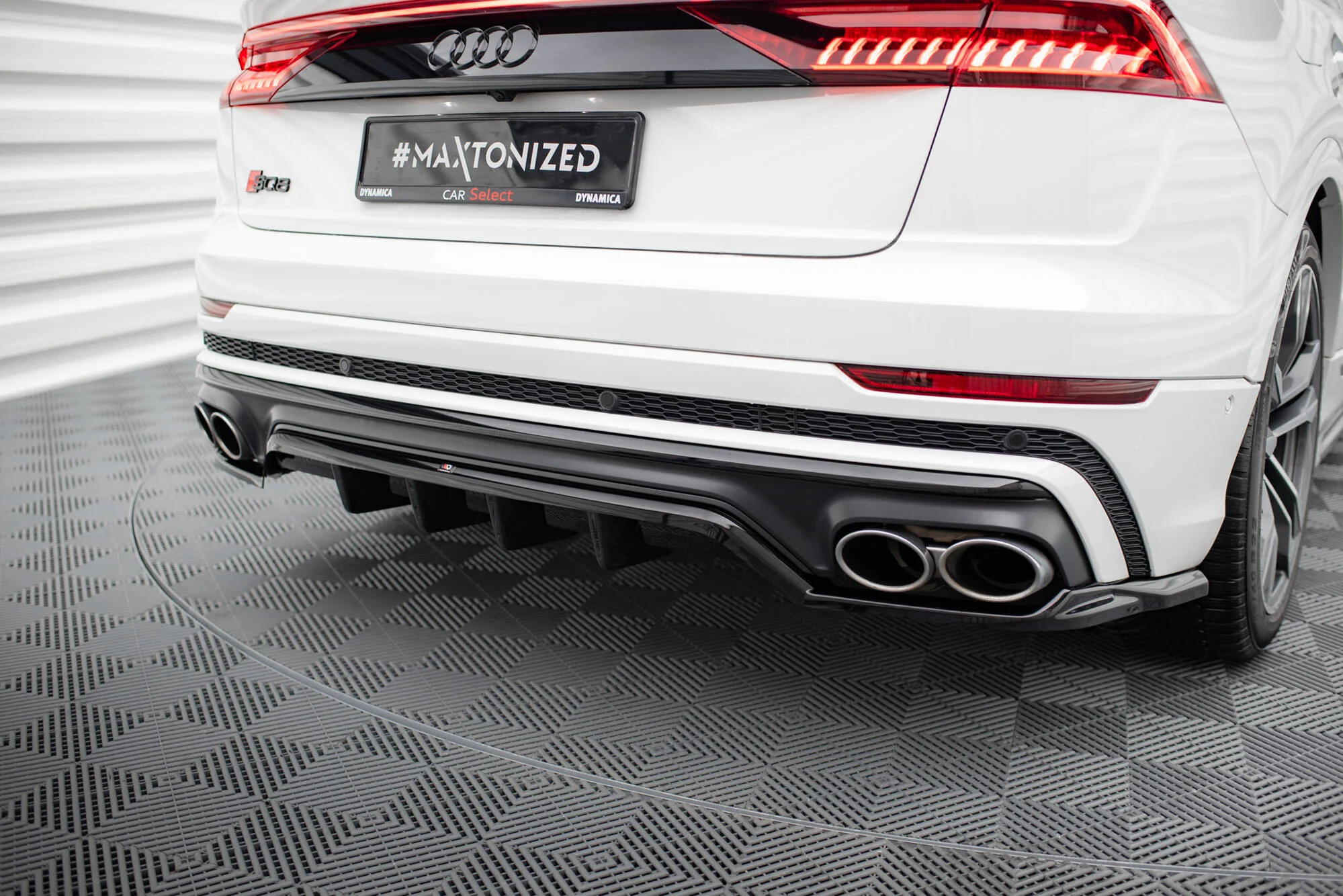 CENTRAL REAR SPLITTER (WITH VERTICAL BARS) AUDI SQ8 MK1 - Image 3
