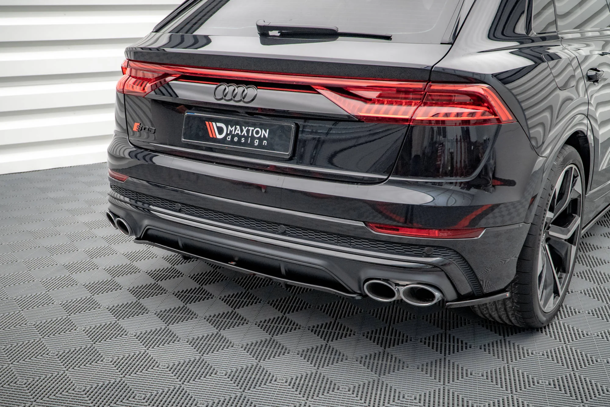 CENTRAL REAR SPLITTER (WITH VERTICAL BARS) AUDI SQ8 MK1 - Image 2
