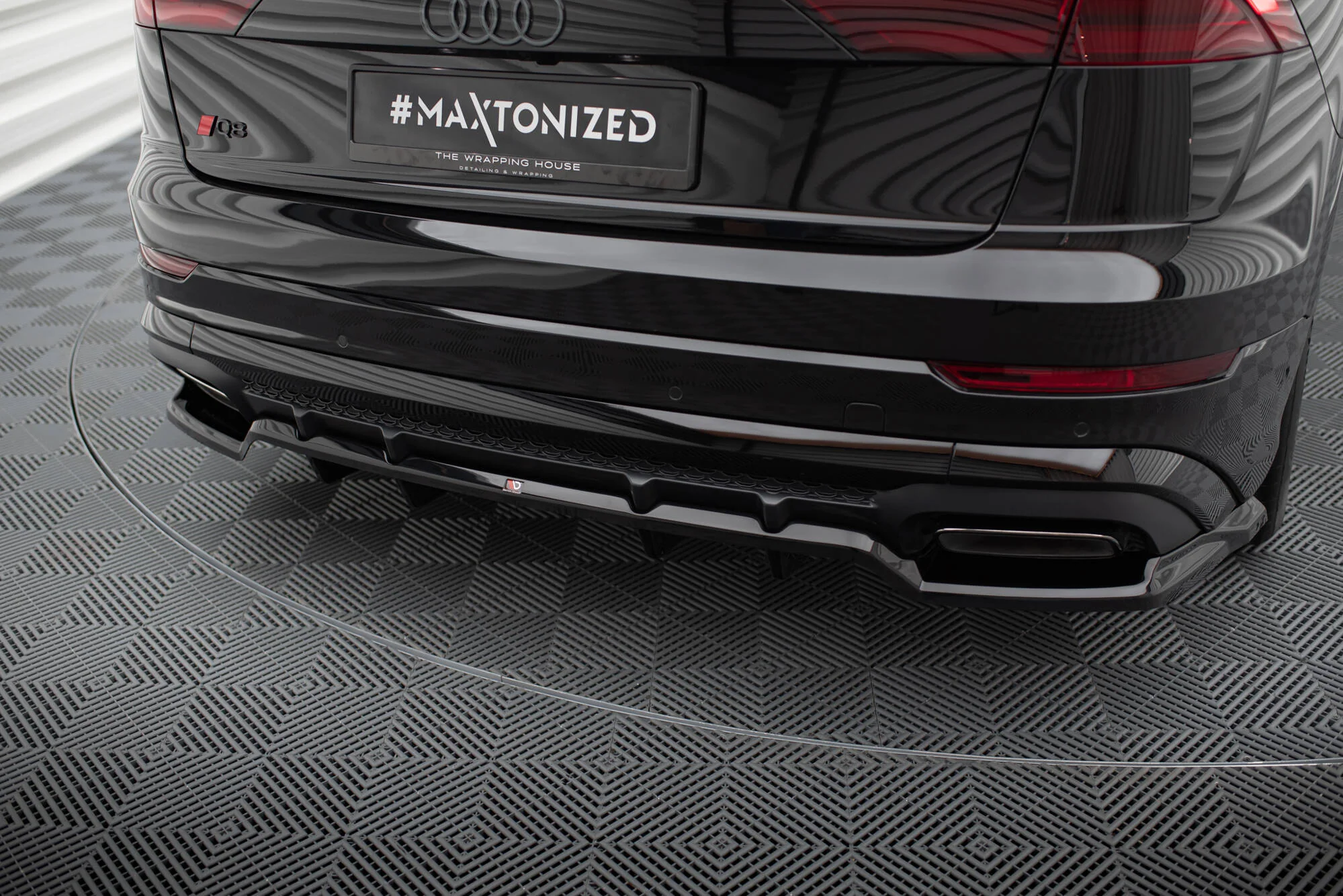 CENTRAL REAR SPLITTER (WITH VERTICAL BARS) AUDI SQ8 / Q8 S-LINE MK1 FACELIFT - Image 3
