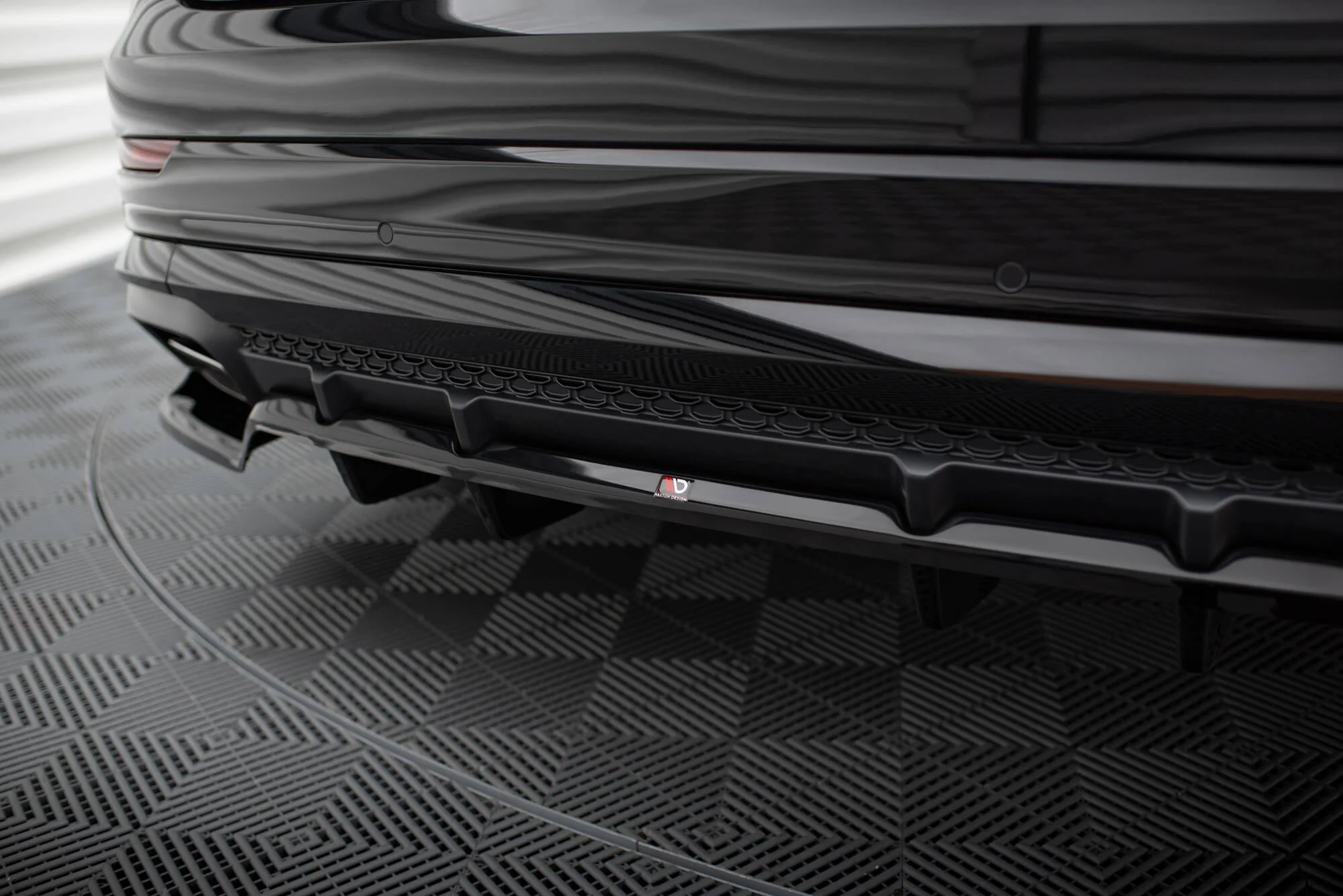 CENTRAL REAR SPLITTER (WITH VERTICAL BARS) AUDI SQ8 / Q8 S-LINE MK1 FACELIFT - Image 4