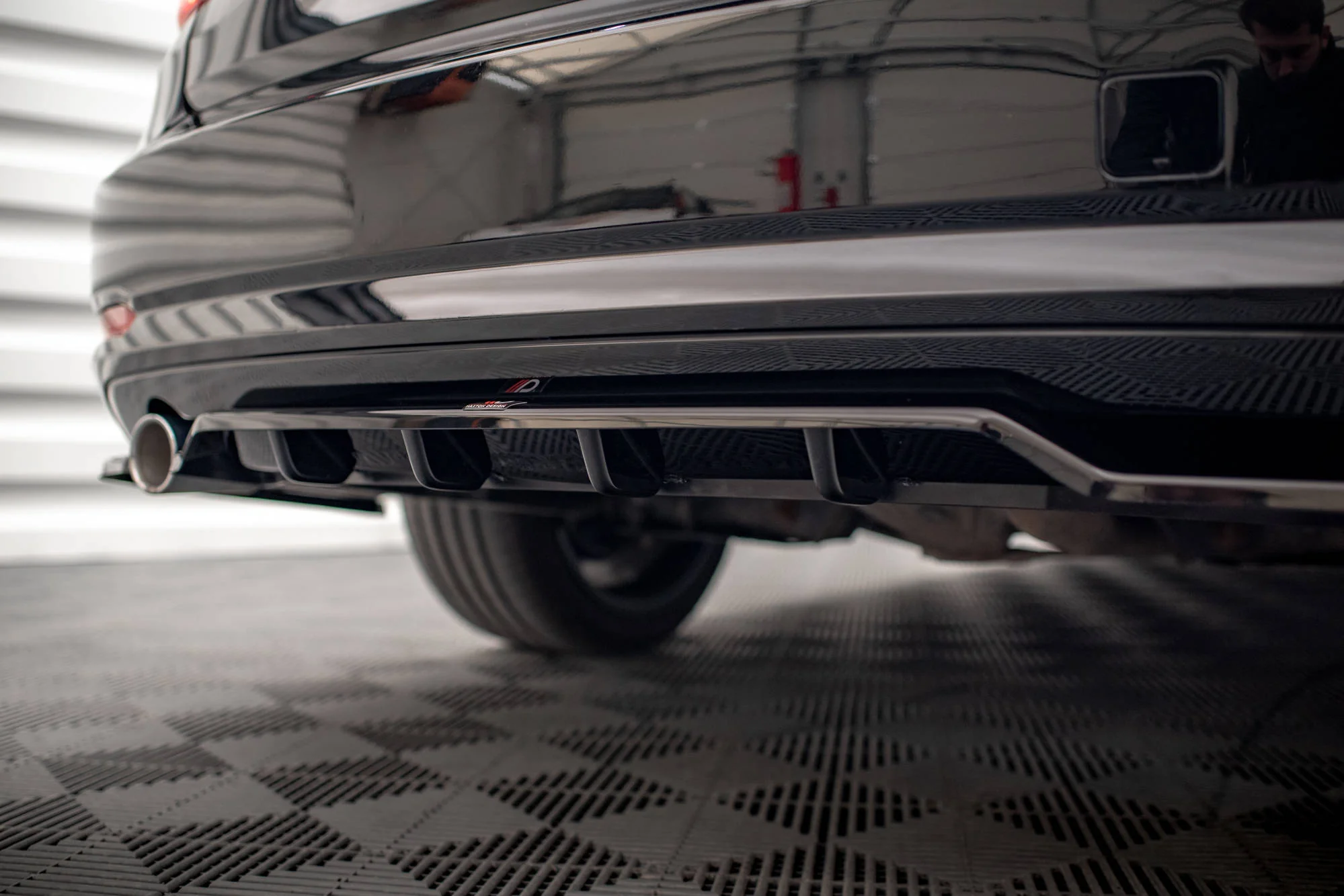 CENTRAL REAR SPLITTER (WITH VERTICAL BARS) BMW 3 GT F34 - Image 4