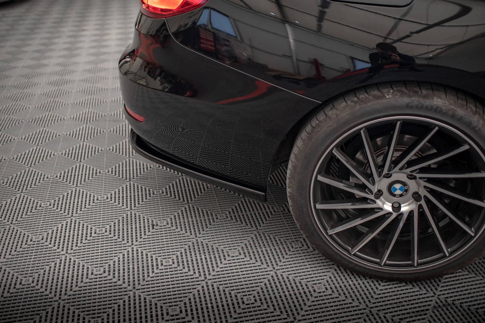 CENTRAL REAR SPLITTER (WITH VERTICAL BARS) BMW 3 GT F34 - Image 5