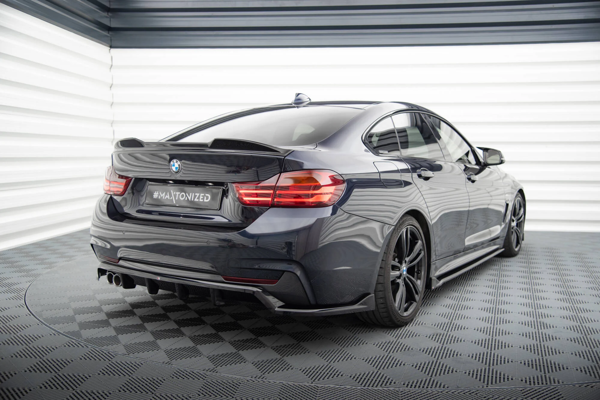 CENTRAL REAR SPLITTER (WITH VERTICAL BARS) BMW 4 COUPE / GRAN COUPE / CABRIO M-PACK F32 / F36 / F33 - Image 2