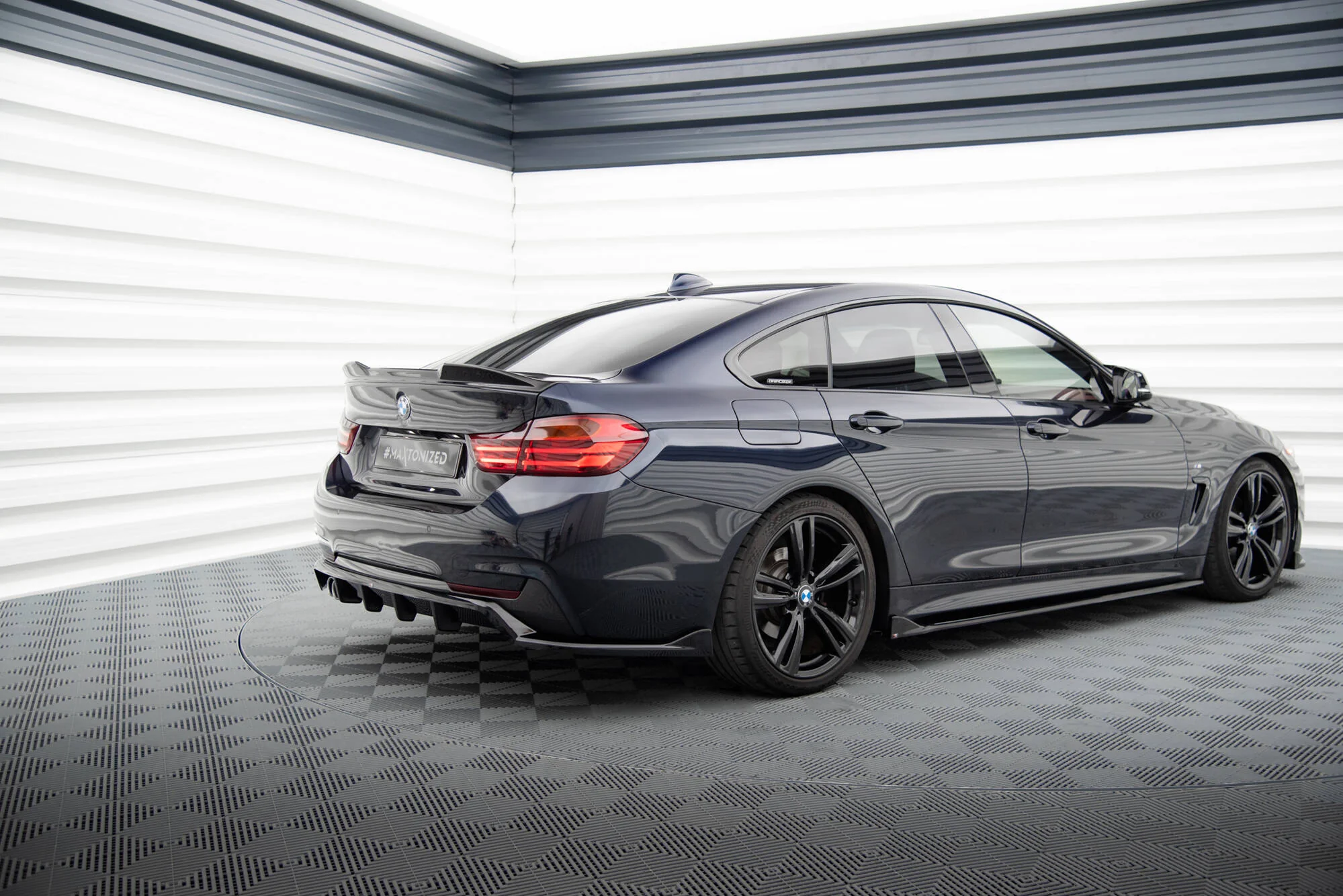 CENTRAL REAR SPLITTER (WITH VERTICAL BARS) BMW 4 COUPE / GRAN COUPE / CABRIO M-PACK F32 / F36 / F33 - Image 3