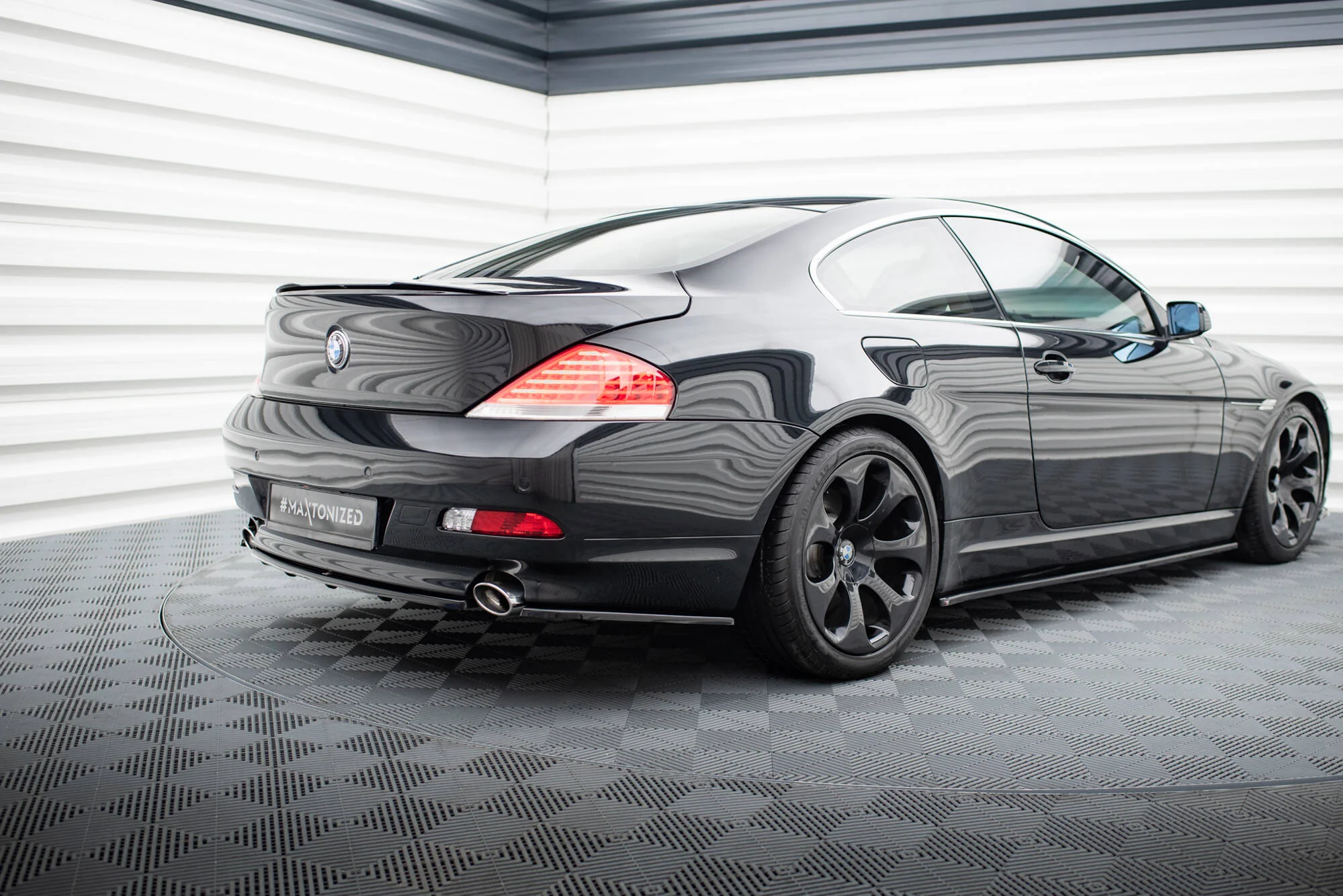 CENTRAL REAR SPLITTER (WITH VERTICAL BARS) BMW 6 COUPE / CABRIO E63 / E64 - Image 2