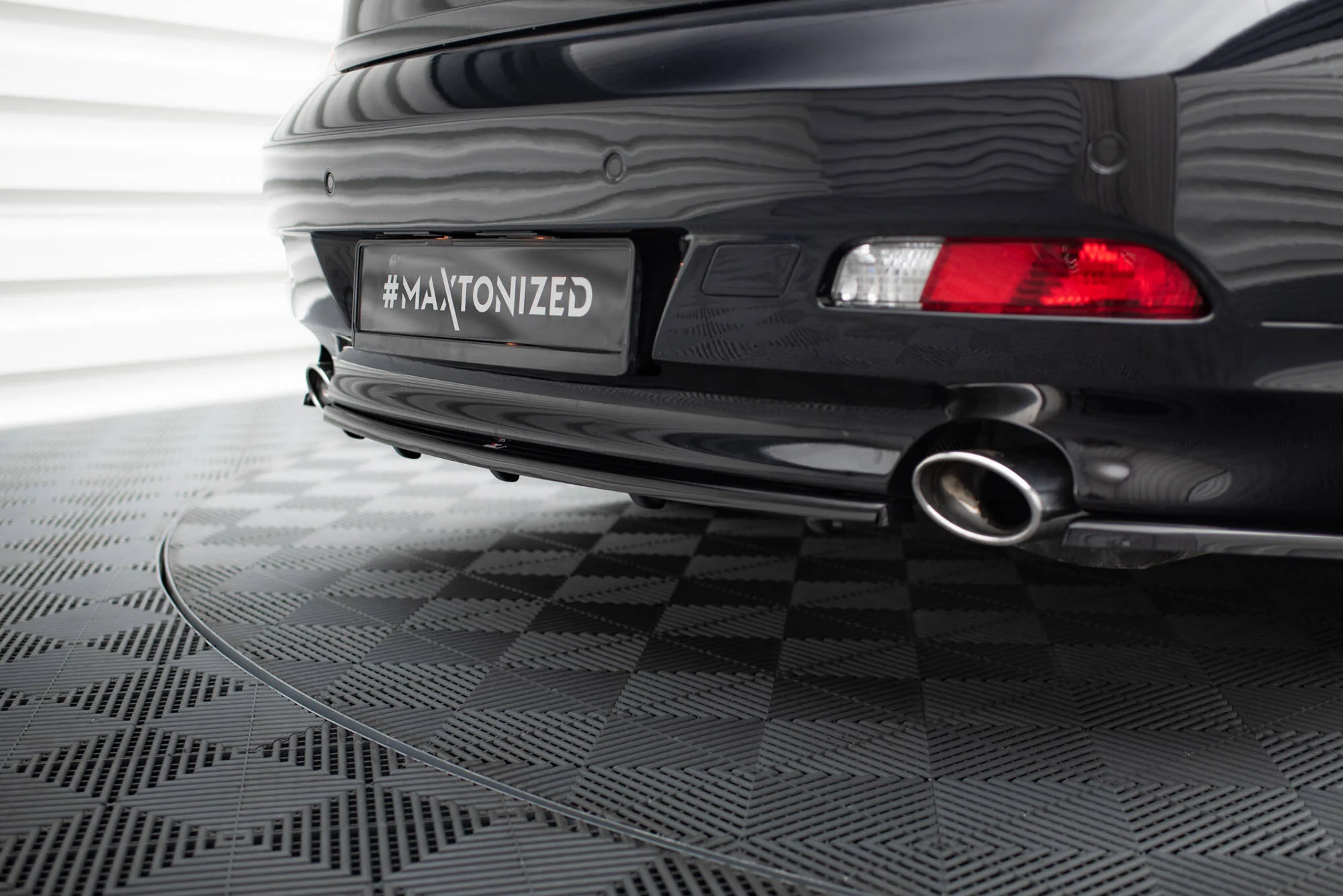 CENTRAL REAR SPLITTER (WITH VERTICAL BARS) BMW 6 COUPE / CABRIO E63 / E64 - Image 3