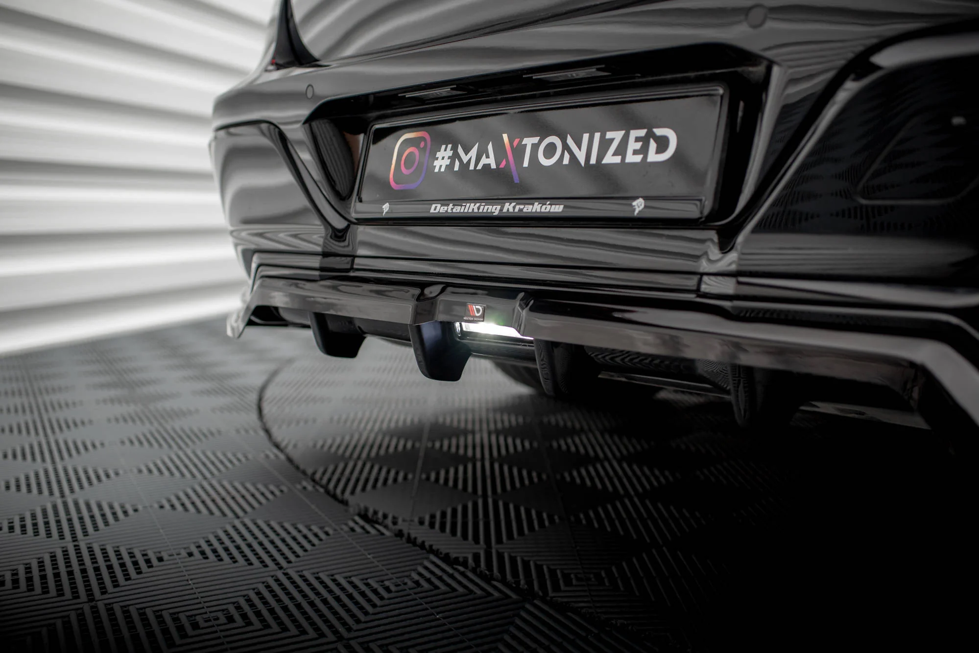 CENTRAL REAR SPLITTER (WITH VERTICAL BARS) BMW 7 M-PACK G70 - Image 10