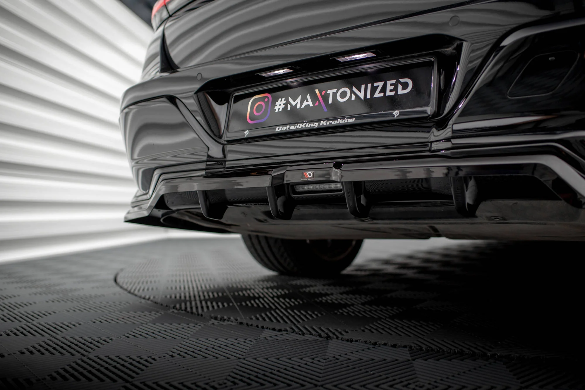 CENTRAL REAR SPLITTER (WITH VERTICAL BARS) BMW 7 M-PACK G70 - Image 11
