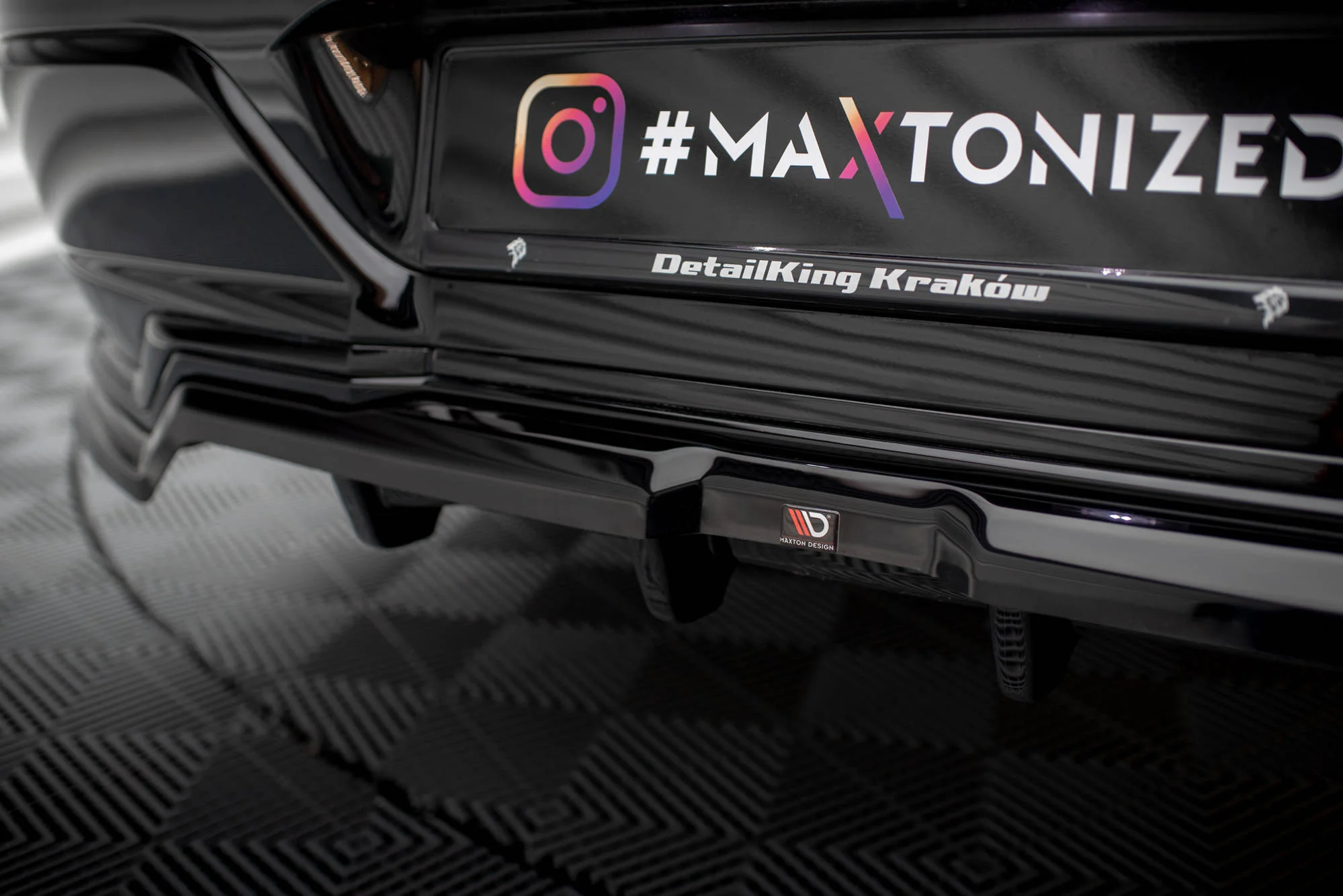CENTRAL REAR SPLITTER (WITH VERTICAL BARS) BMW 7 M-PACK G70 - Image 5