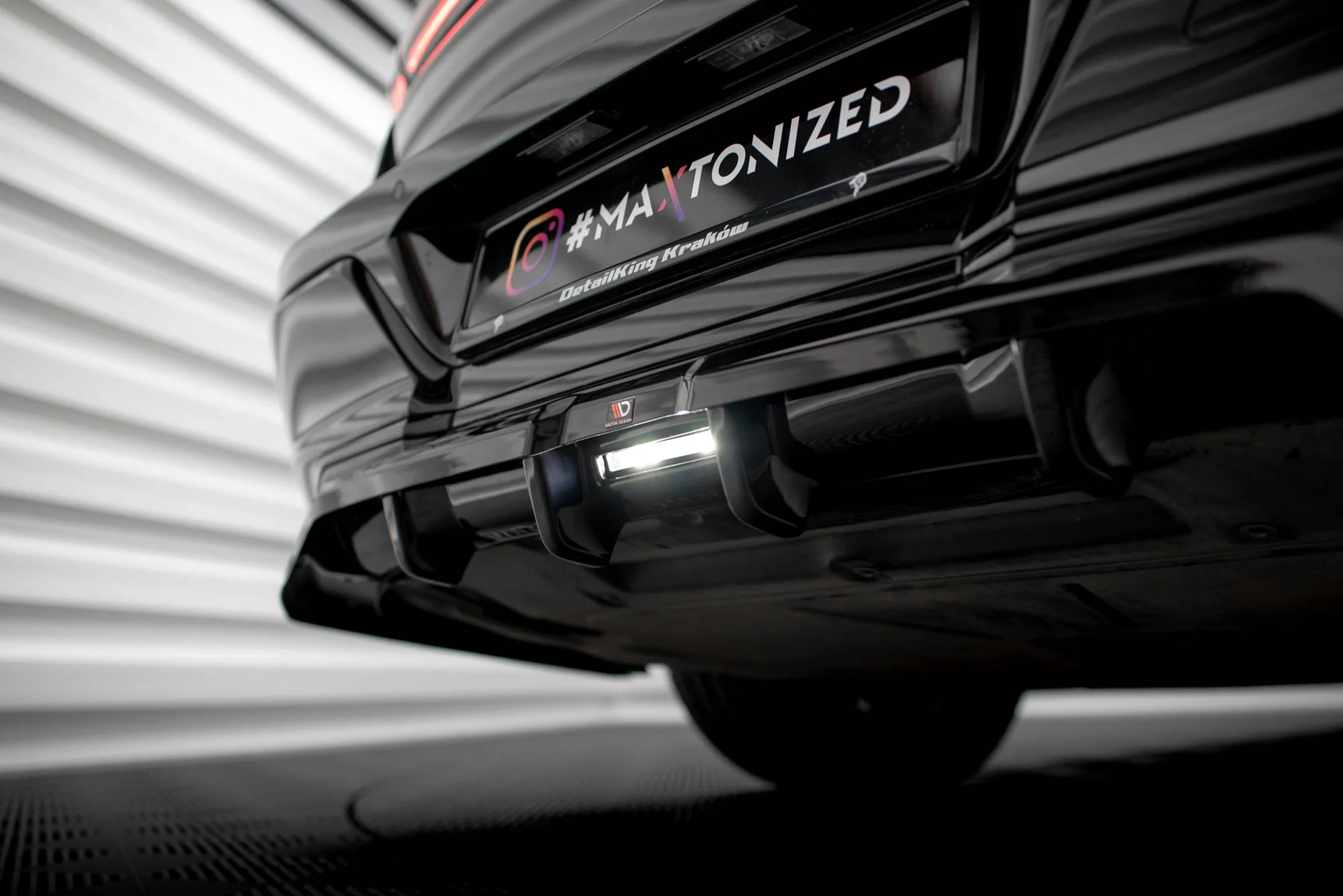CENTRAL REAR SPLITTER (WITH VERTICAL BARS) BMW 7 M-PACK G70 - Image 9