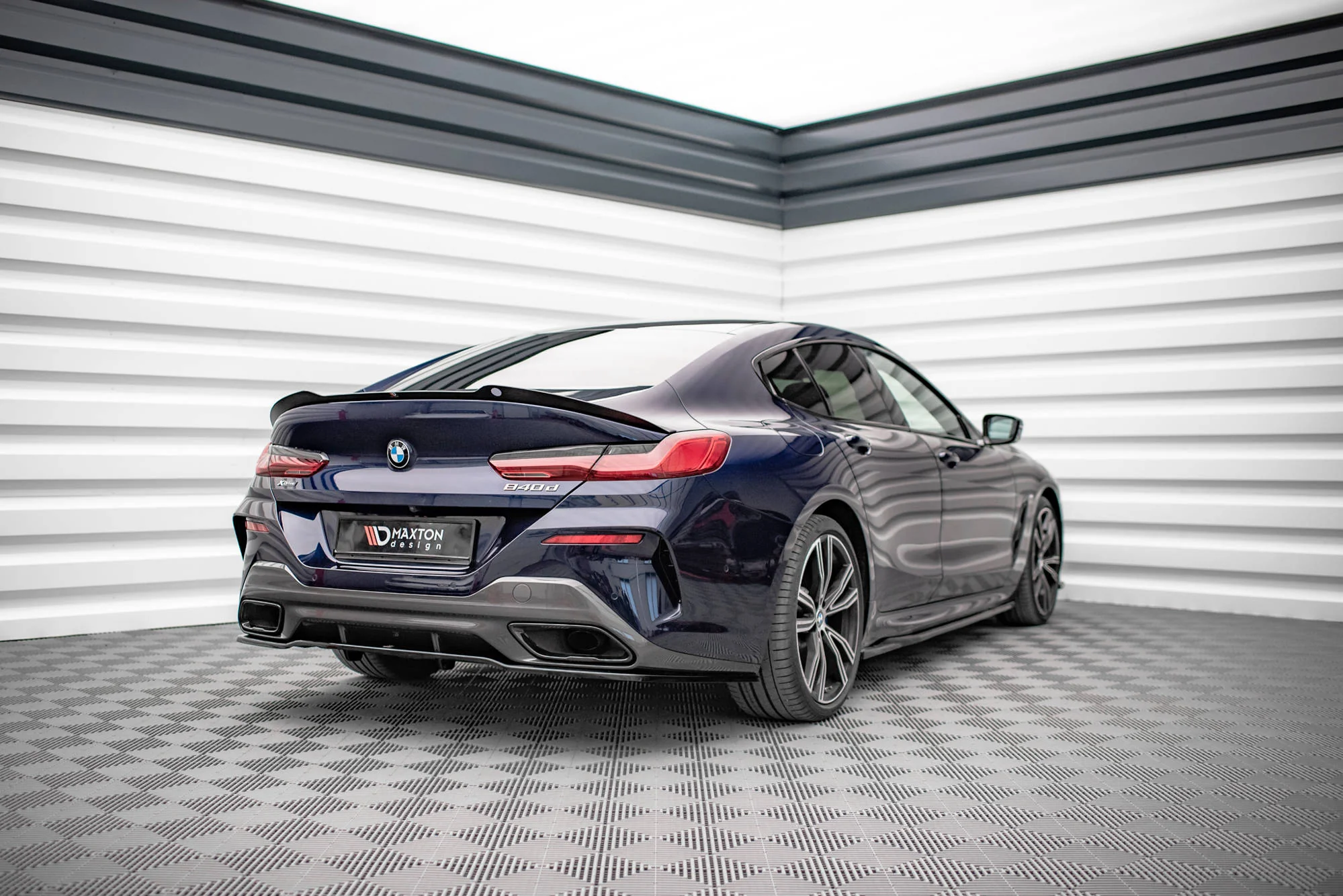 CENTRAL REAR SPLITTER (WITH VERTICAL BARS) BMW 8 GRAN COUPE M-PACK G16 - Image 3